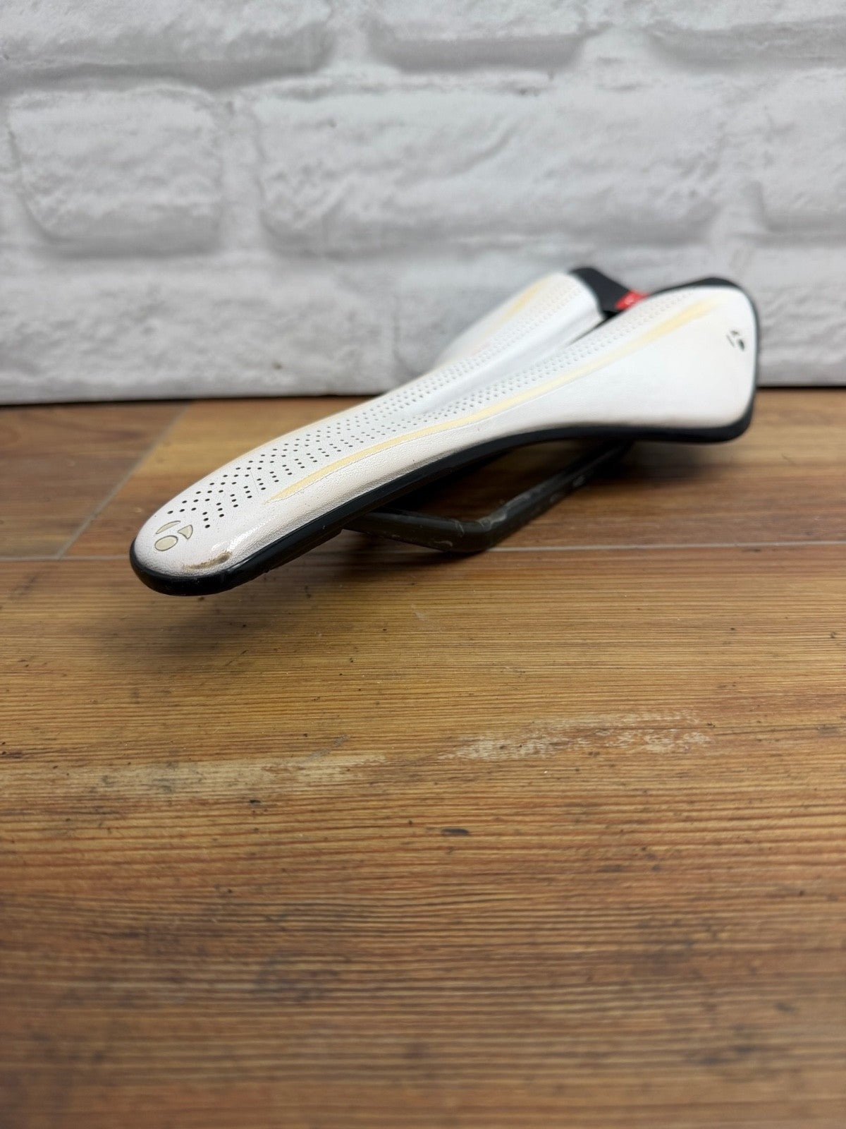 138mm Bontrager Paradigm XXX Carbon Rail Road Saddle With Light