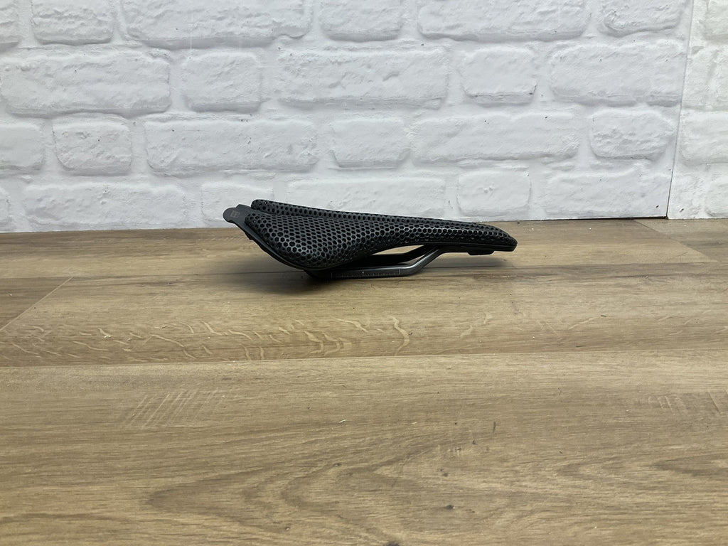 Fizik Versus Evo Adaptive Carbon Rail 139