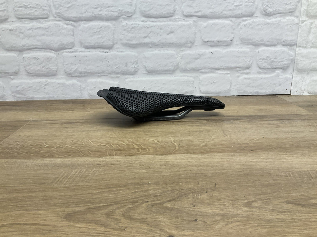 Fizik Versus Evo Adaptive Carbon Rail 139