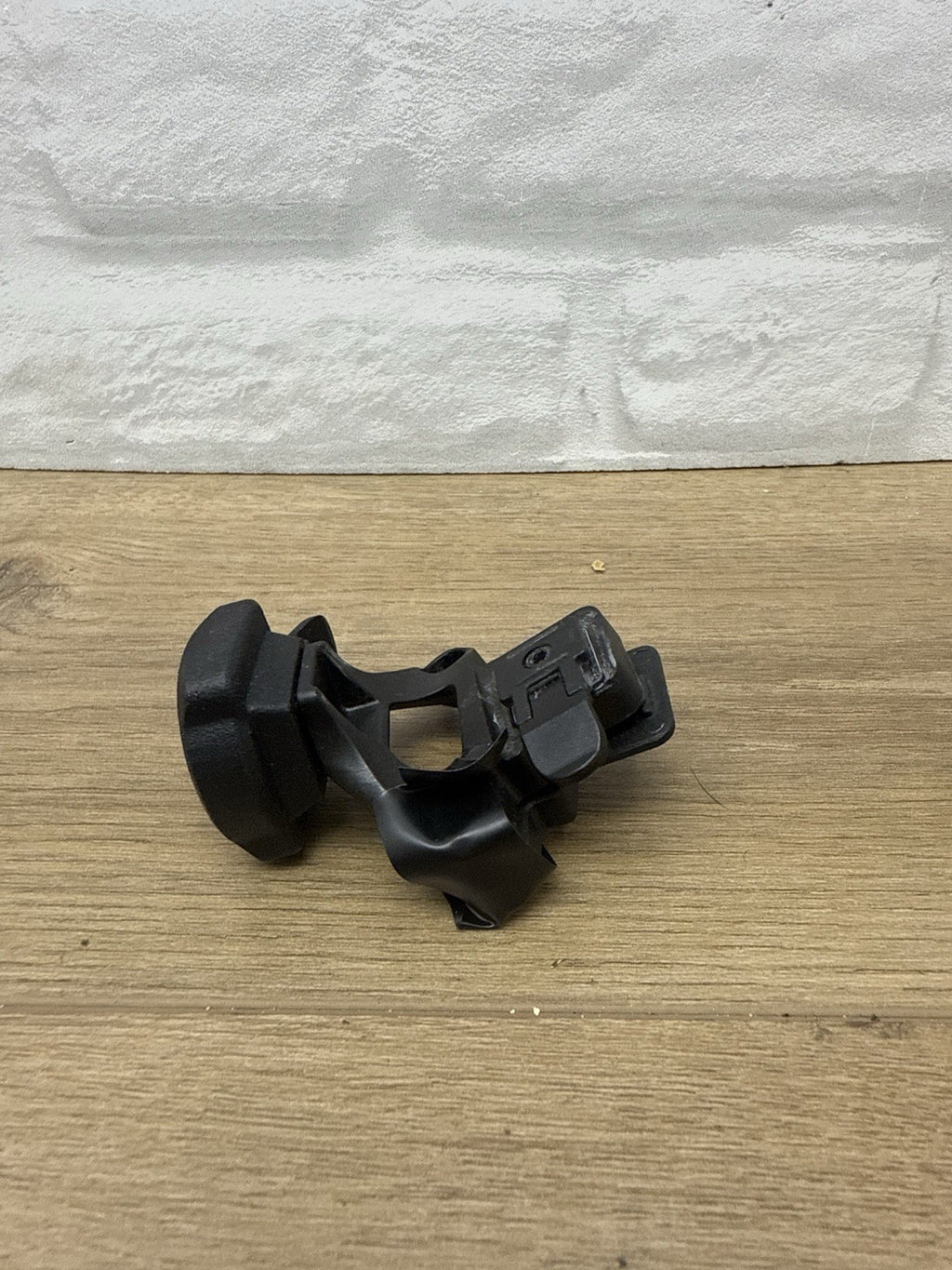 Integrated handlebar bike computer mount 