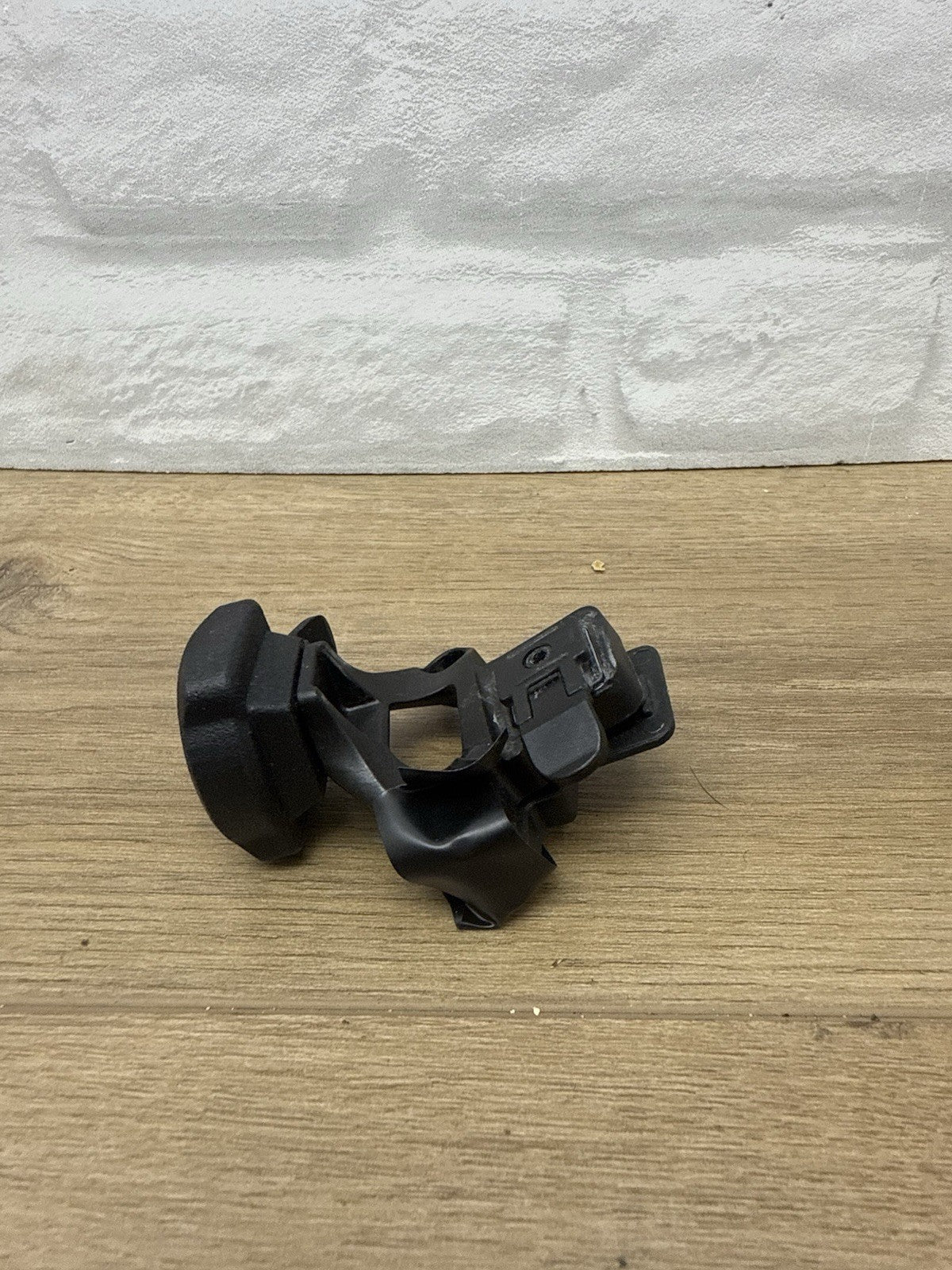 Integrated handlebar bike computer mount 