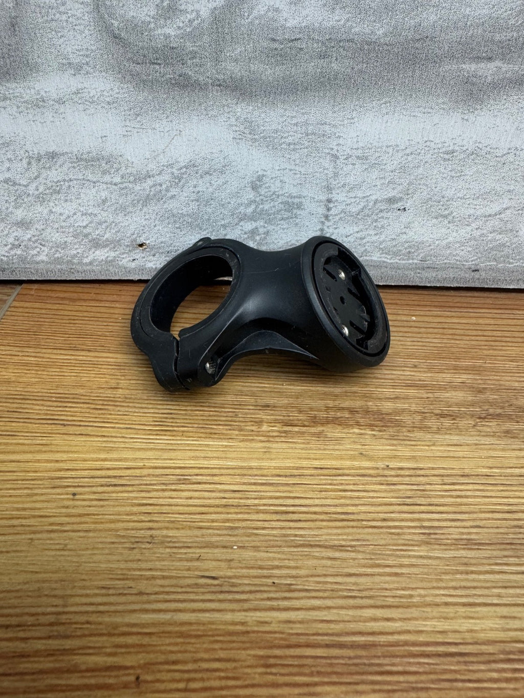 Garmin Varia Seat-Post Mount – Quarter Turn Rear Bike Radar & Light Attachment