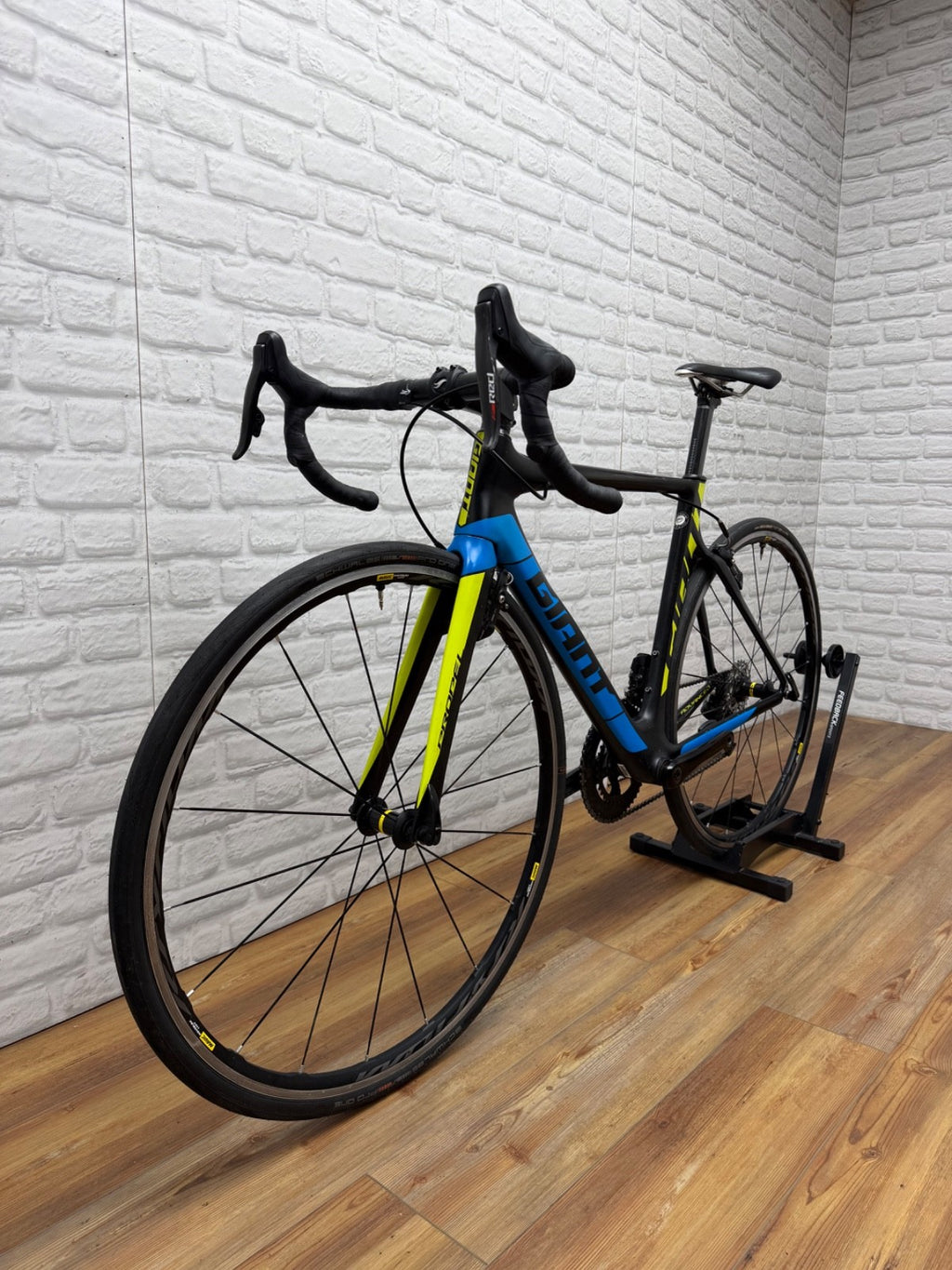 Giant Propel Small