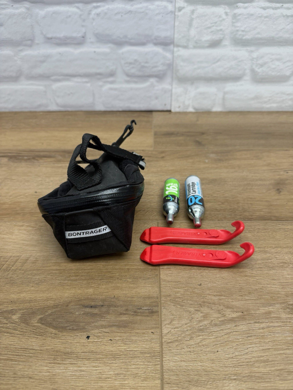 Bontrager Elite Seat Pack With two tire levers and CO2 cartridges