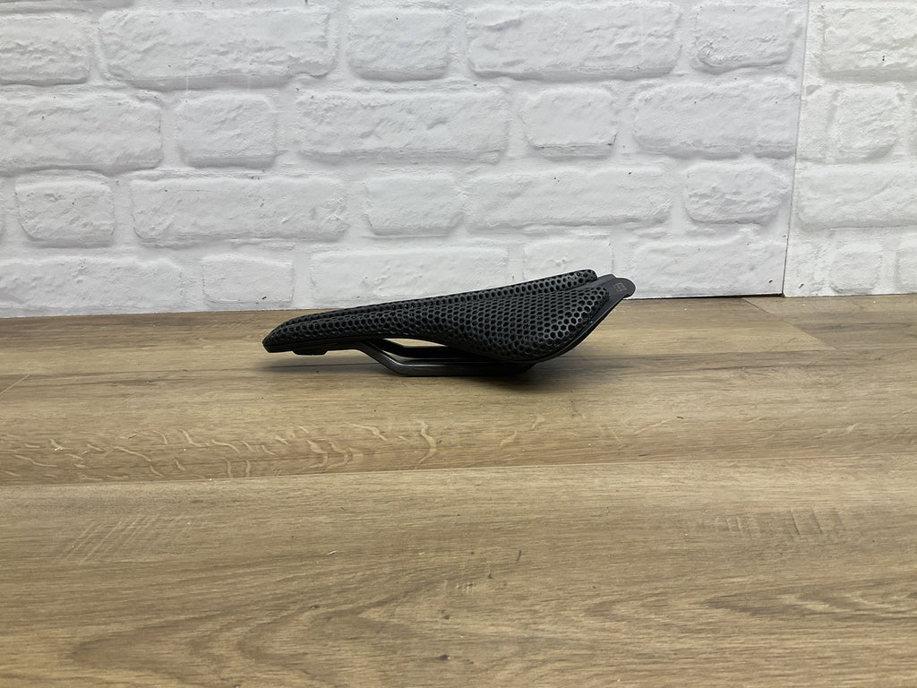 Fizik Versus Evo Adaptive Carbon Rail 139