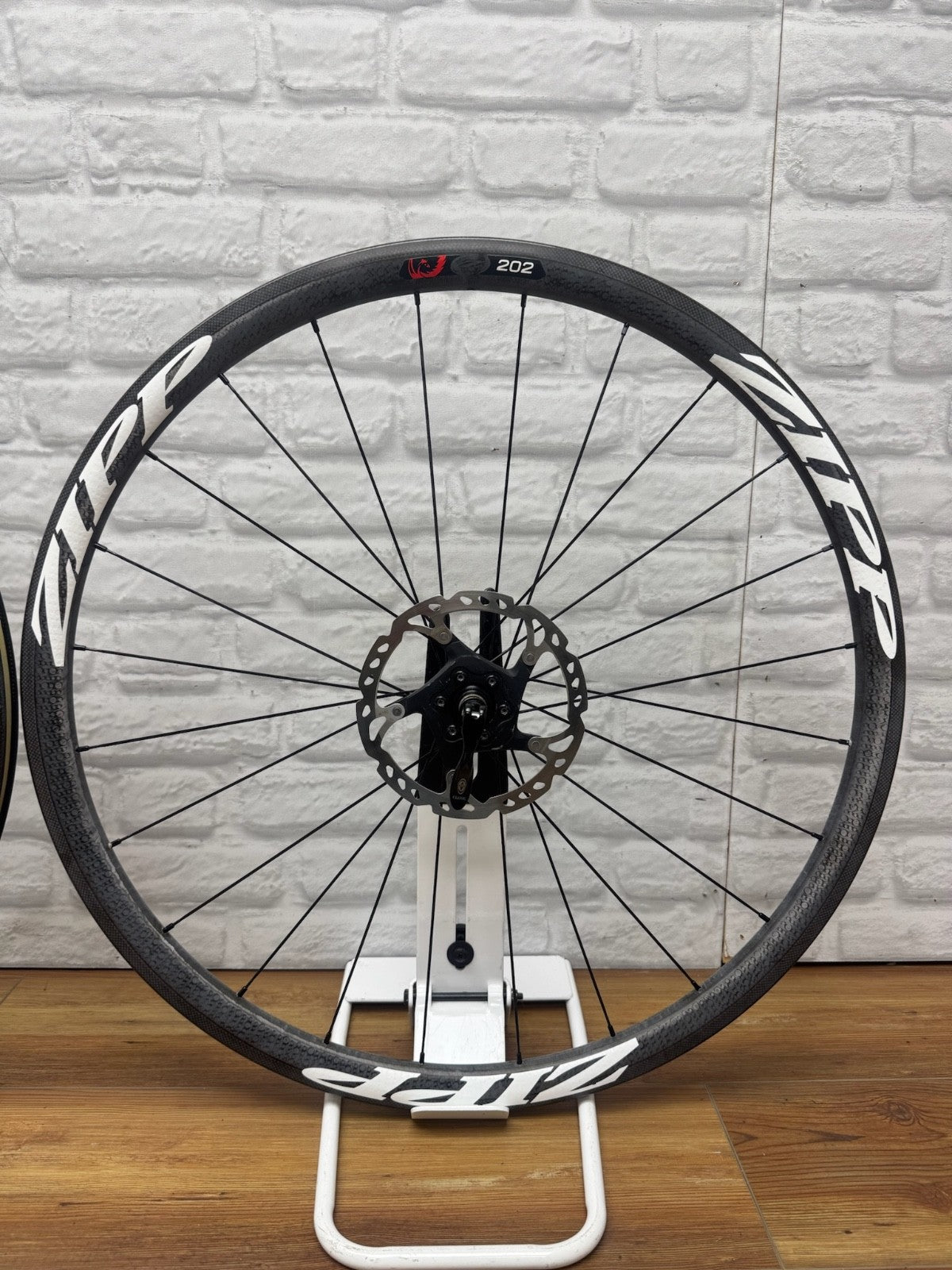 Zipp 202 Firecrest Disc Quick Release Wheelset Clincher with Zipp Travel Bag