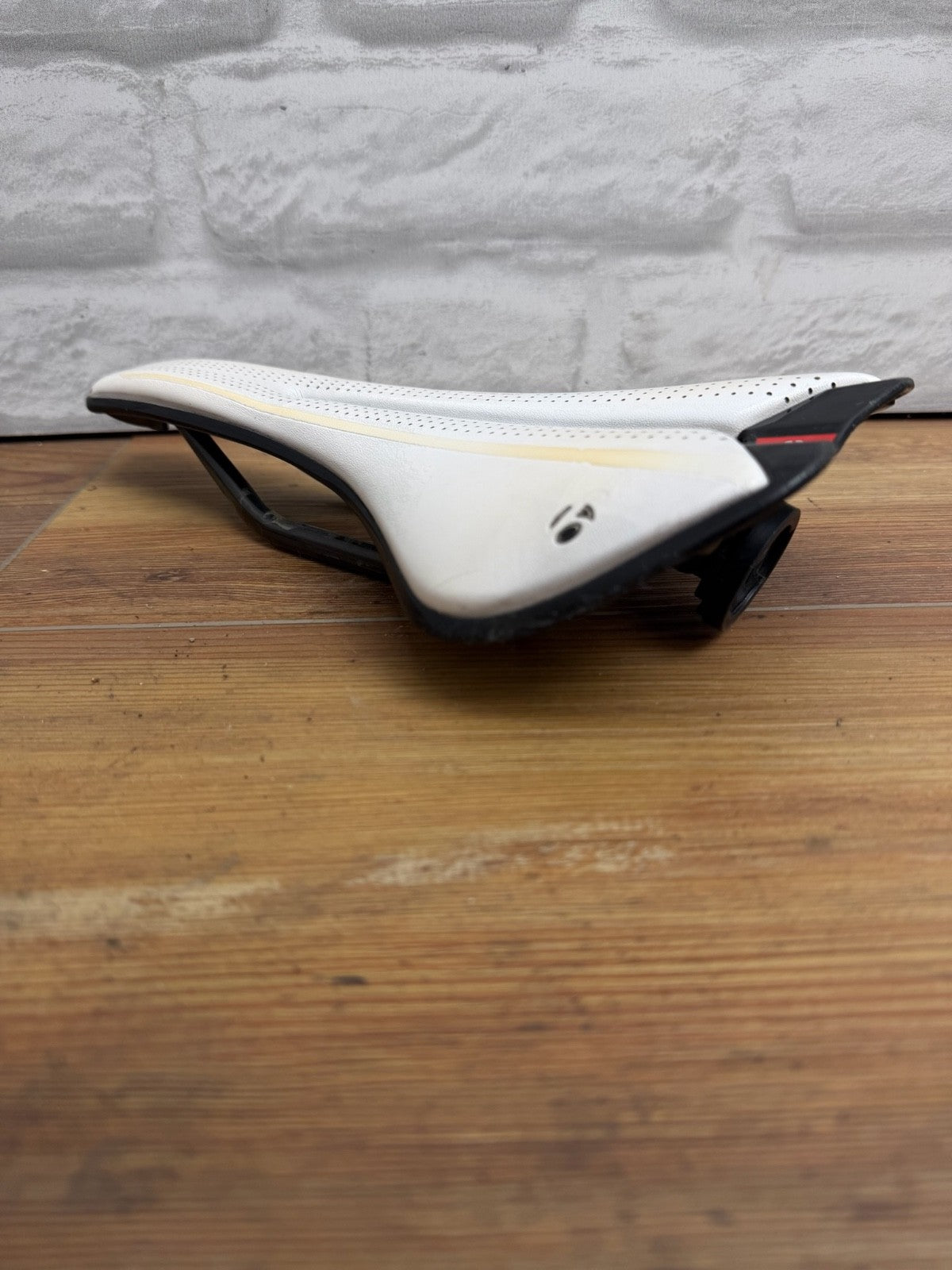 138mm Bontrager Paradigm XXX Carbon Rail Road Saddle With Light Mount