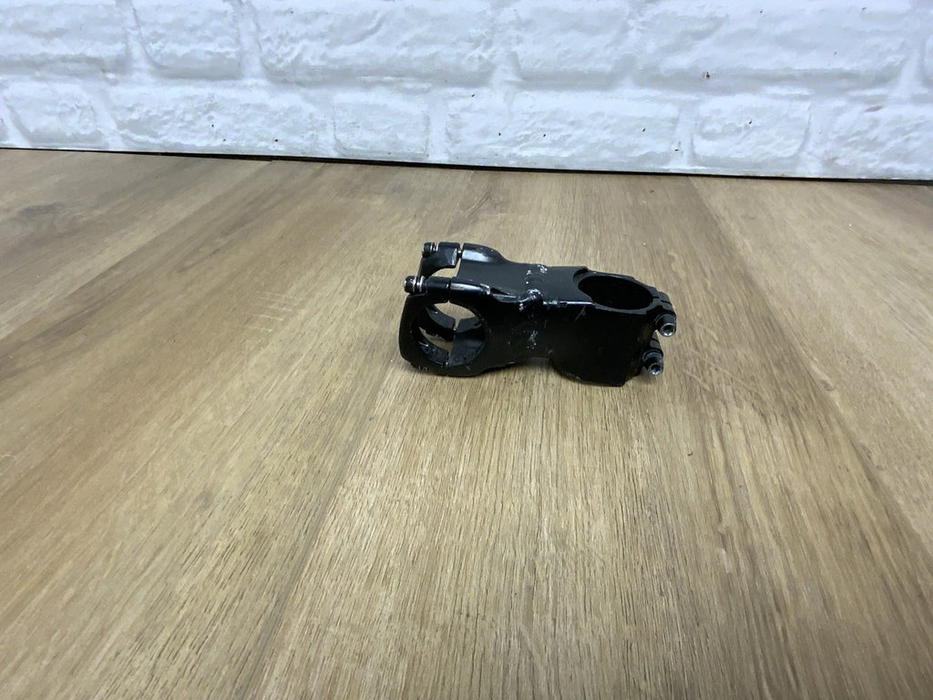 bicycle handlebar stem with a twin-bolt faceplate
