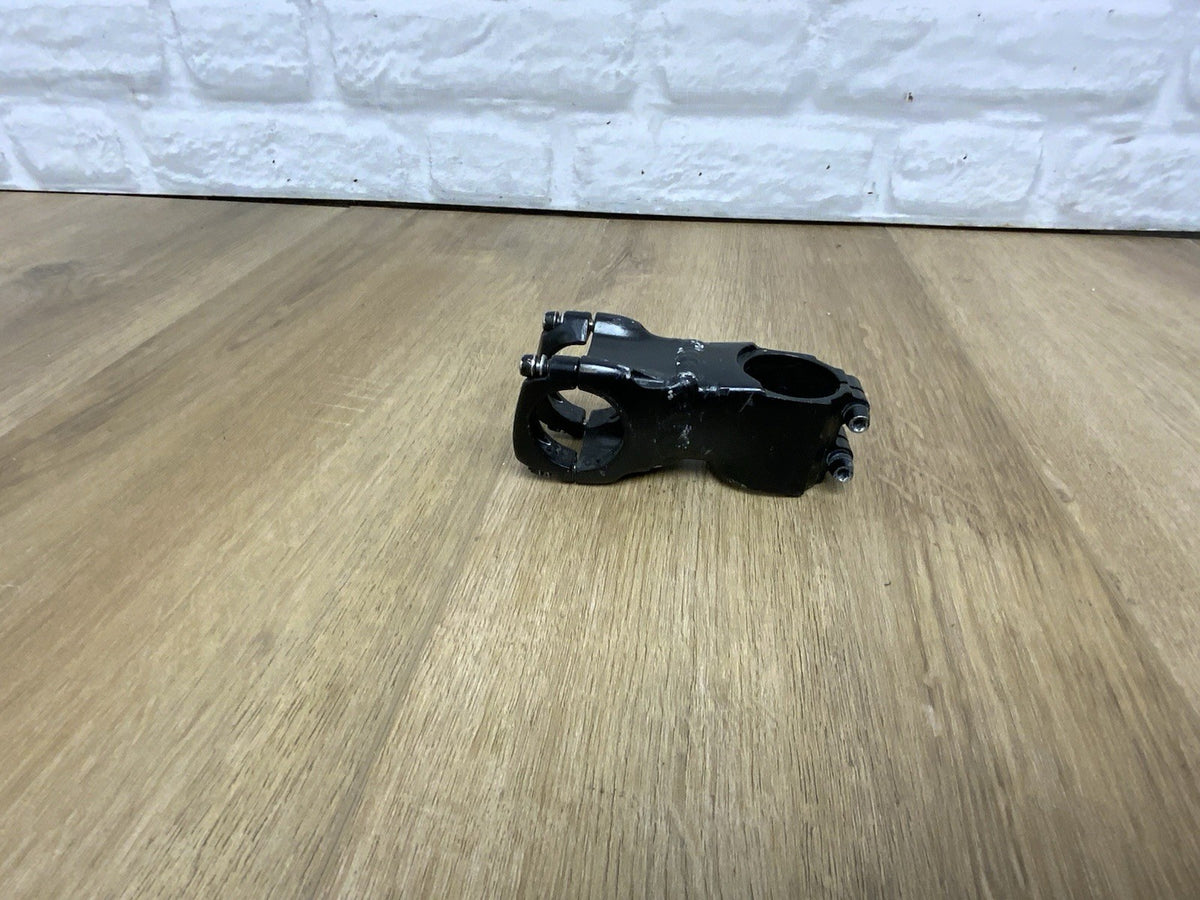 bicycle handlebar stem with a twin-bolt faceplate