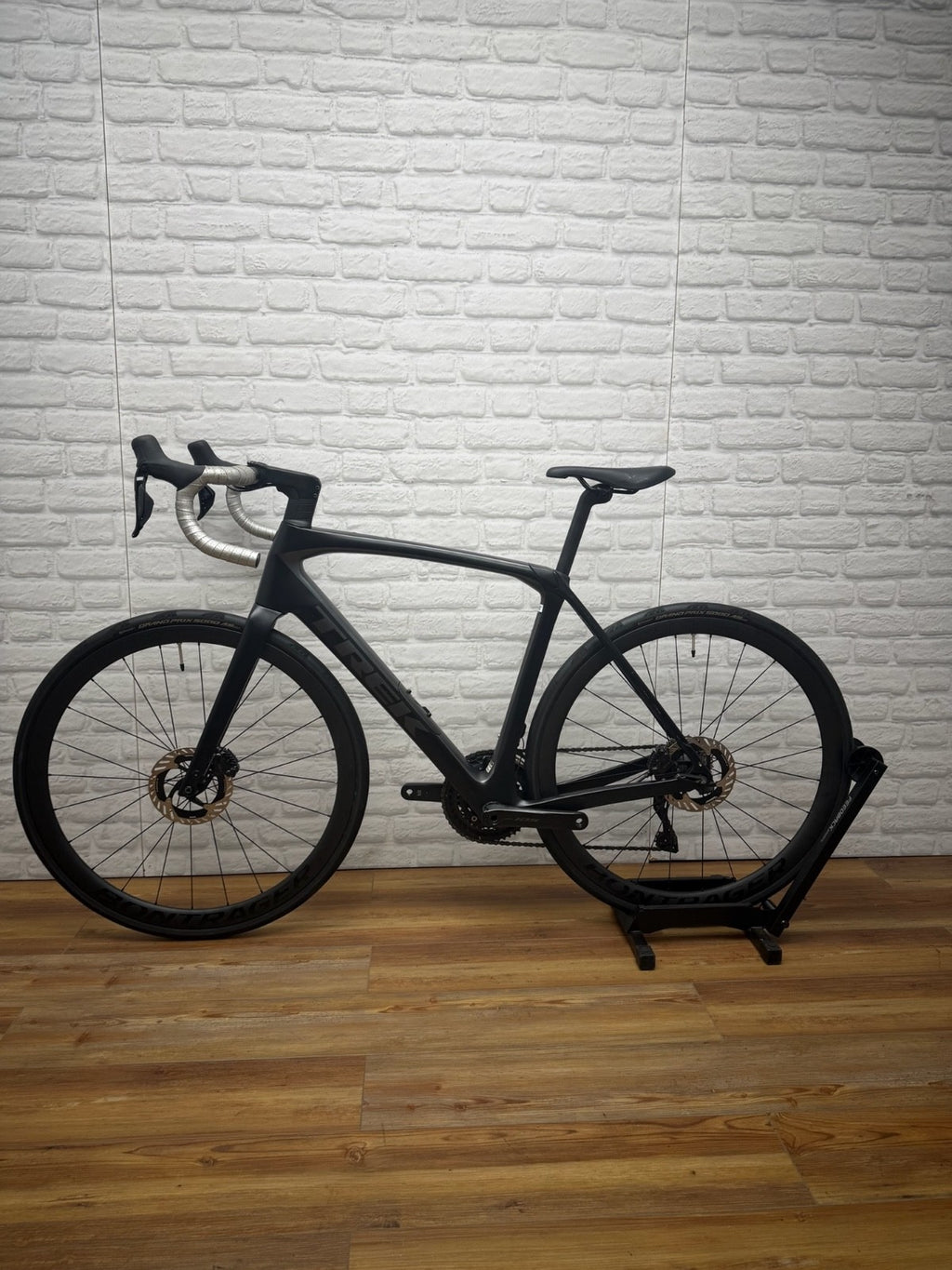 Trek Domane Gen 4 2024 56cm Di2 Disc Road Bike