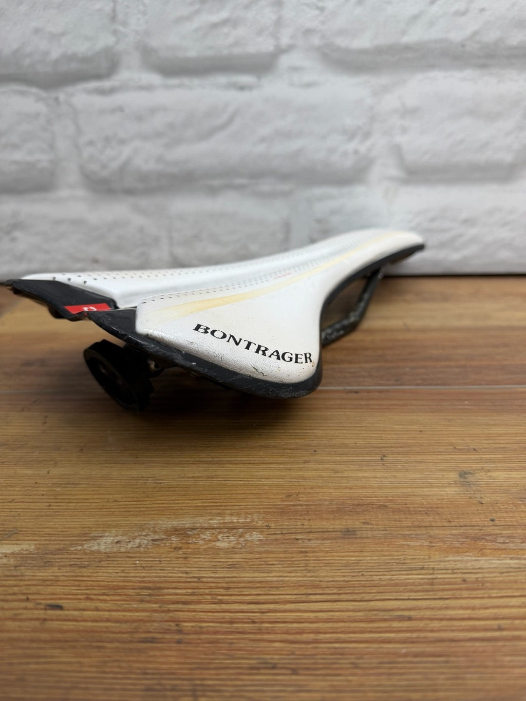 138mm Bontrager Paradigm XXX Carbon Rail Road Saddle With Light Mount