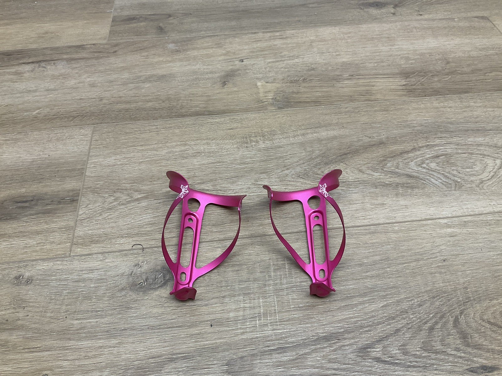 Supacaz Fly Cage Ano Pair 