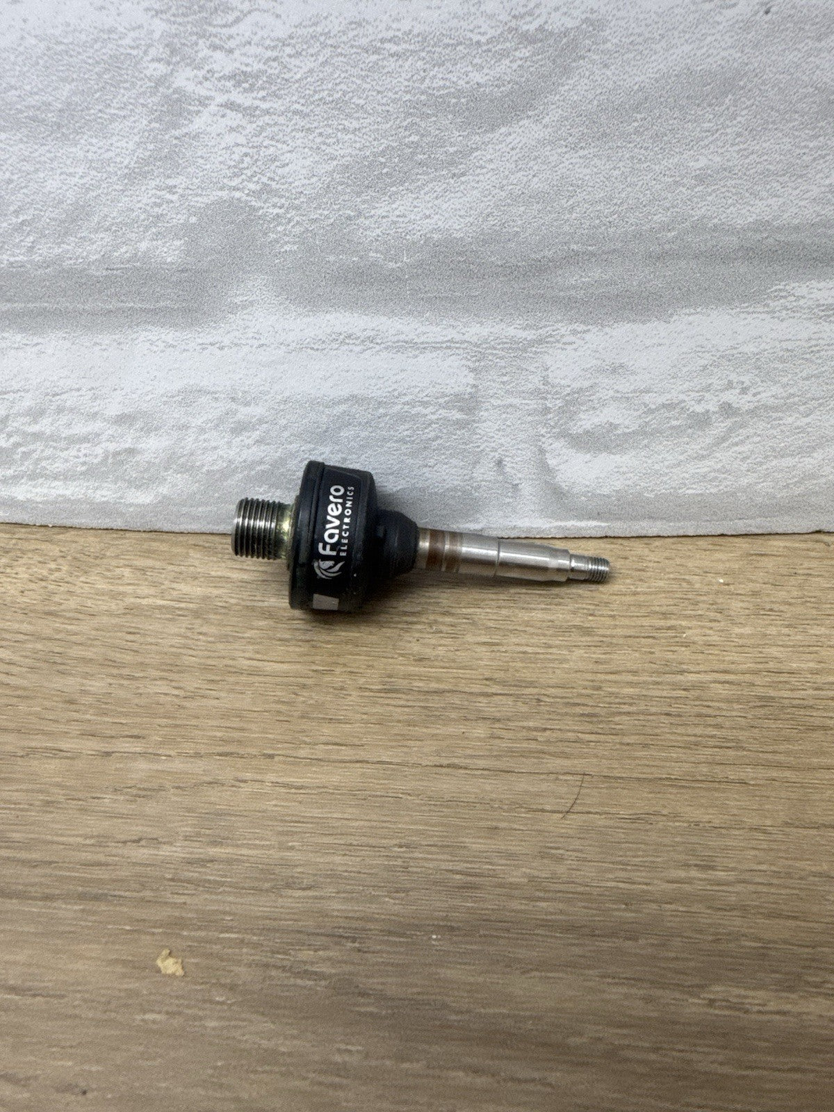 Favero Assioma DUO RIght Pedal Spindle with an integrated power meter sensor