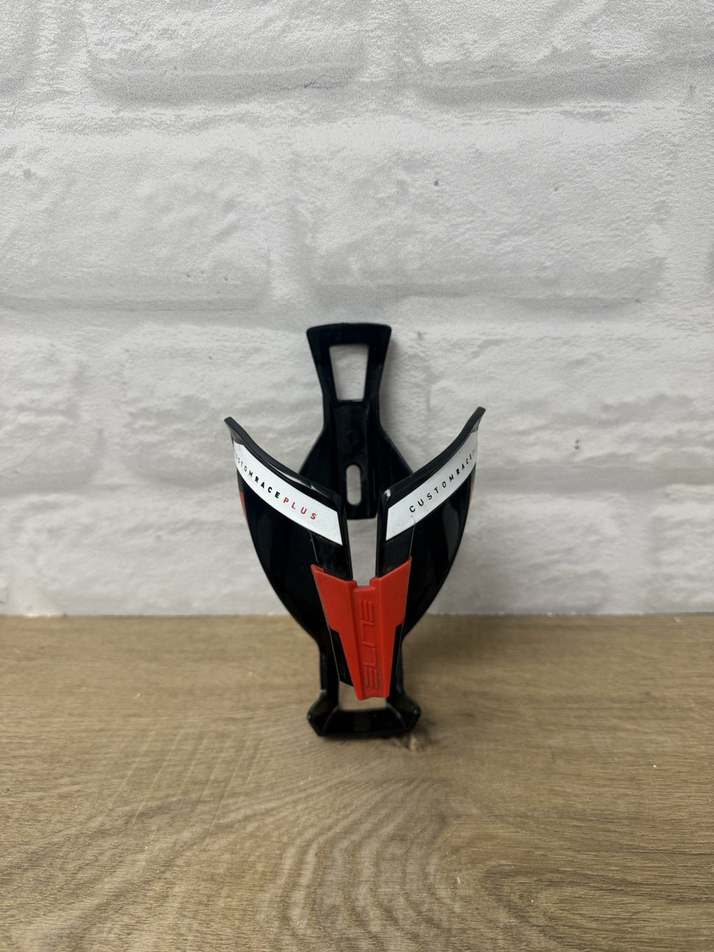 Elite Custom Race Plus bottle cage