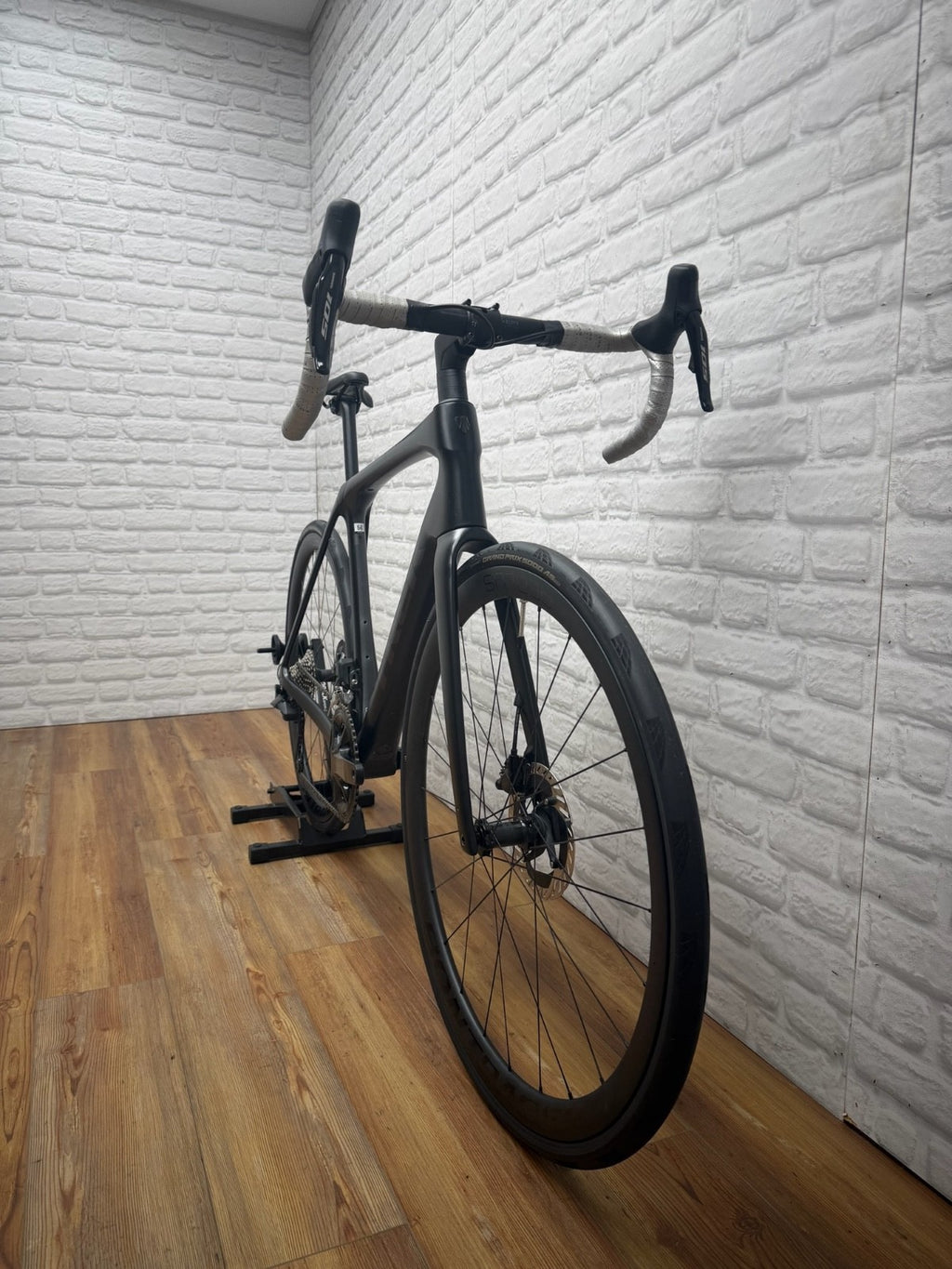 Trek Domane Gen 4 2024 56cm Di2 Disc Road Bike