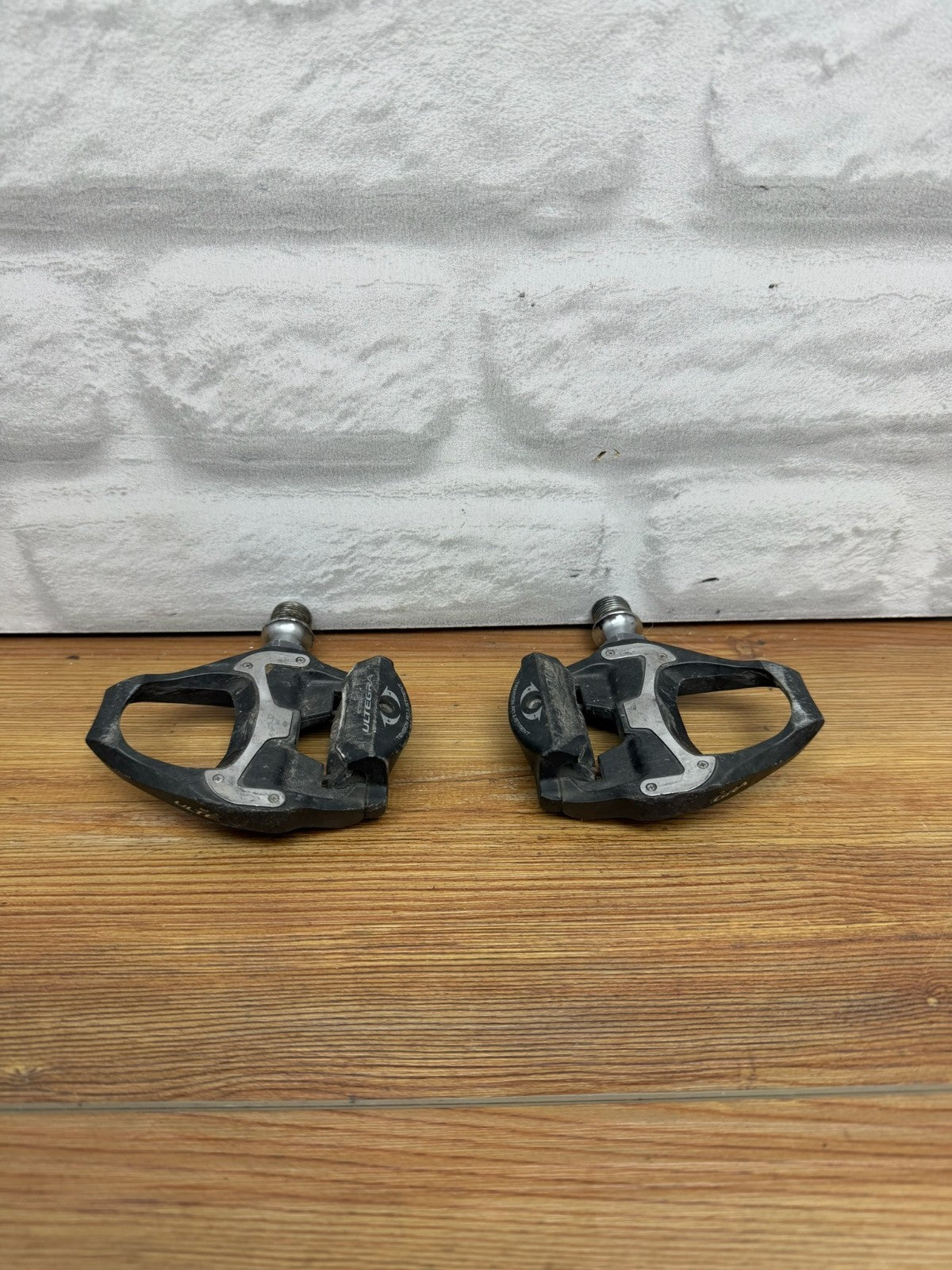 Shimano Ultegra PD-6800 Carbon Fiber Clipless Road Bike Pedals