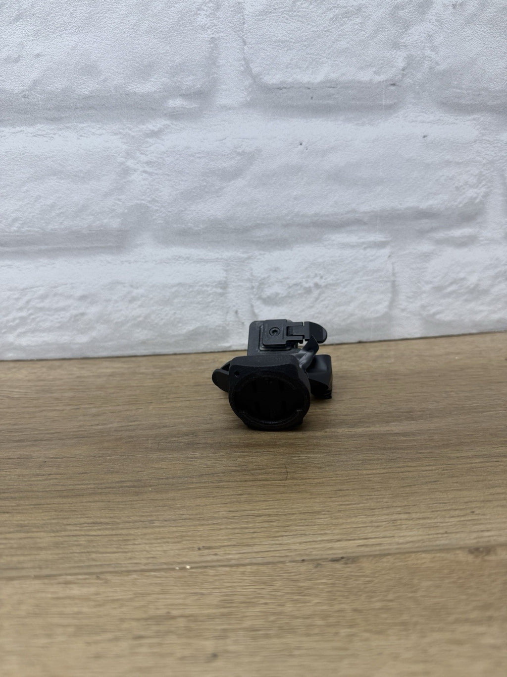 Integrated handlebar bike computer mount 