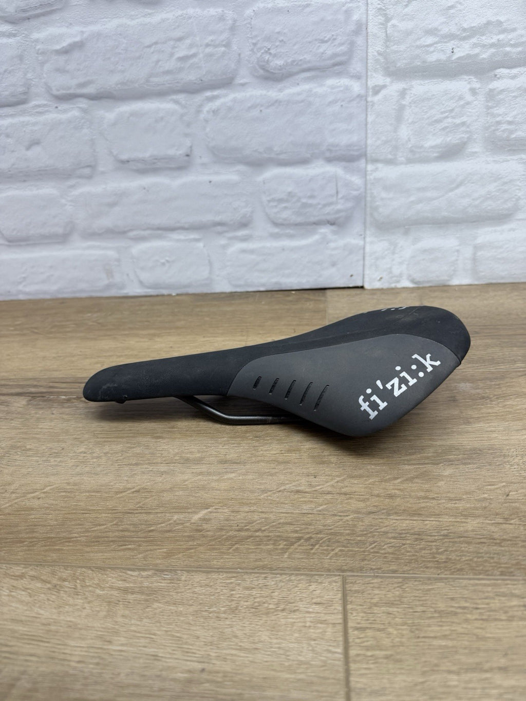 fizik antares road cycling saddle with cover