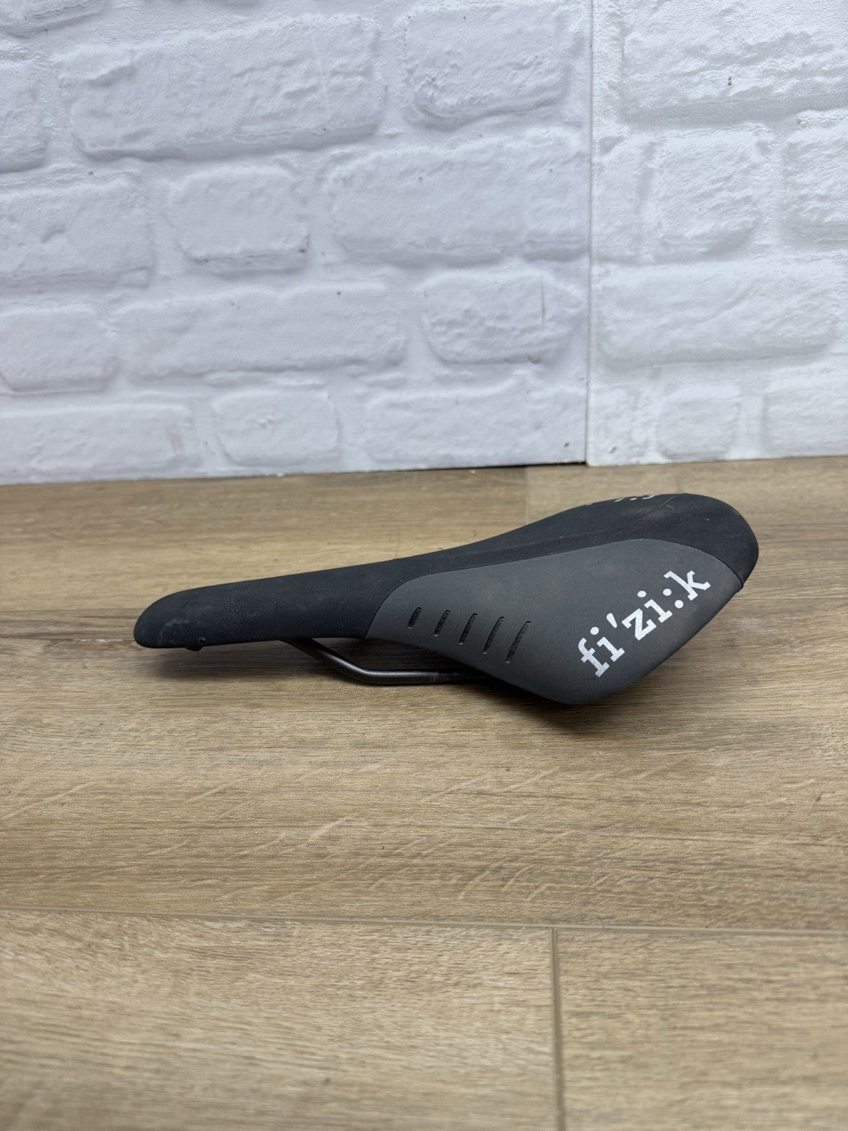 fizik antares road cycling saddle with cover