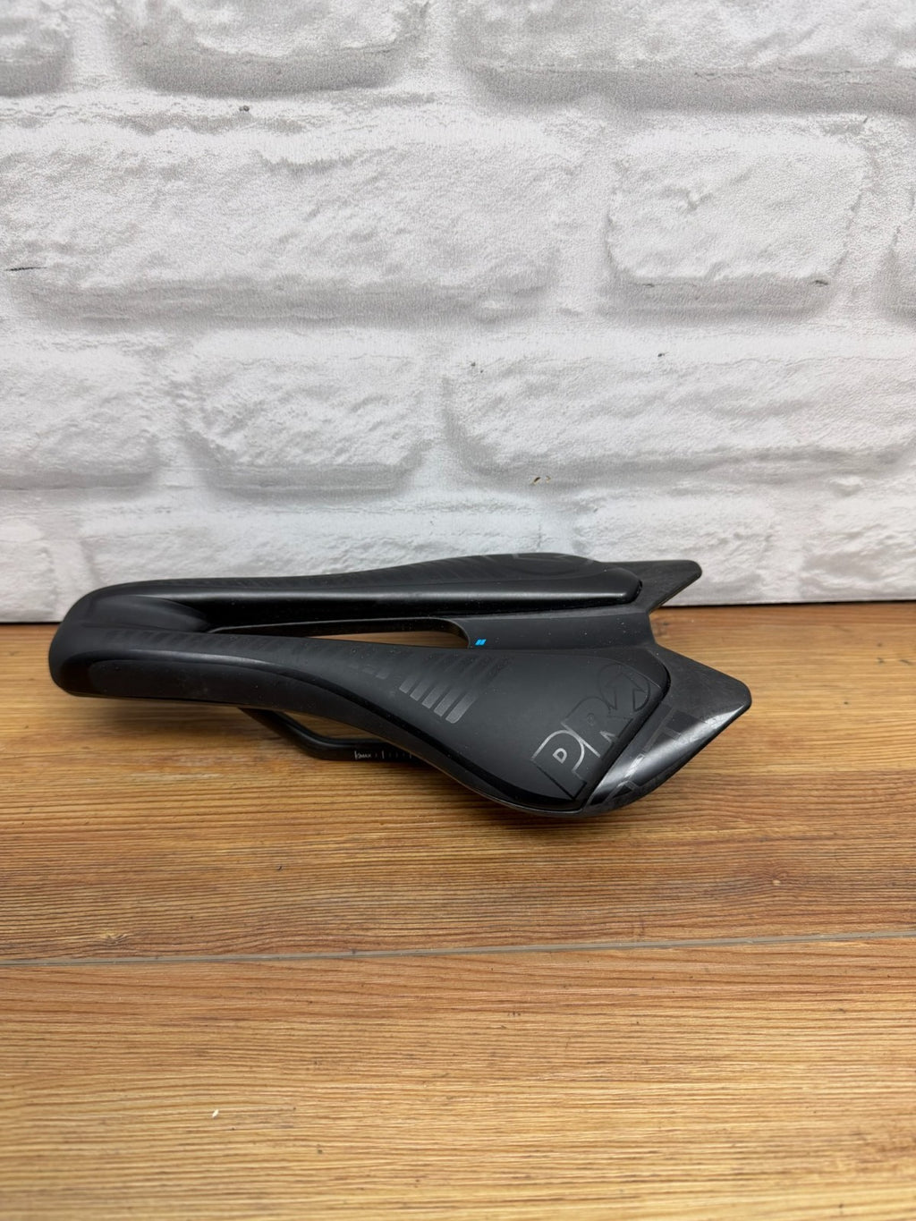 Shimano Pro Aerofuel Stealth SS Rail Road Bike Saddle