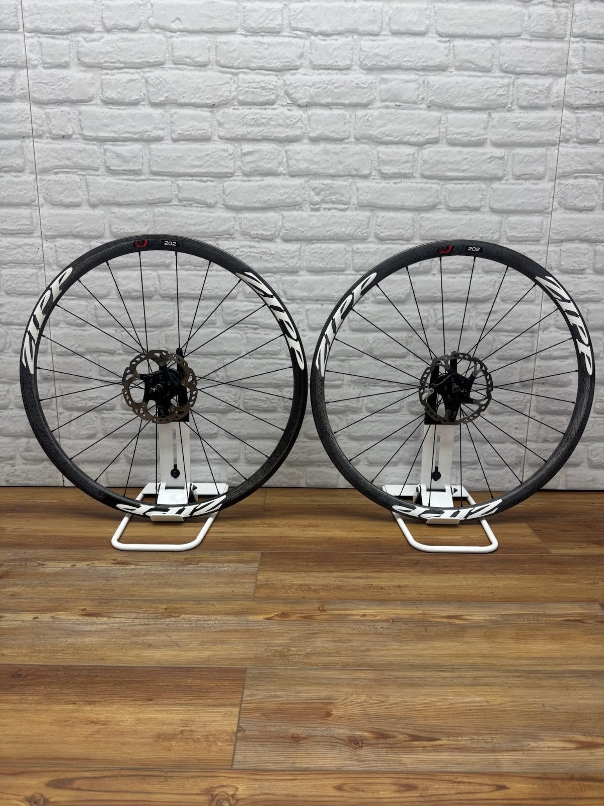 Zipp 202 Firecrest Disc Quick Release Wheelset Clincher with Zipp Travel Bag