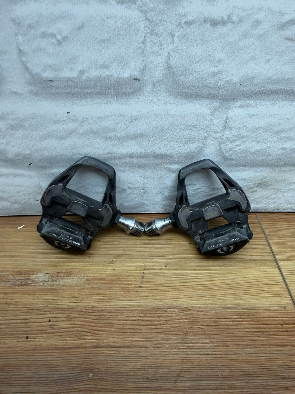 Shimano Ultegra PD-R6800 Carbon SPD-SL Road Bike Pedals