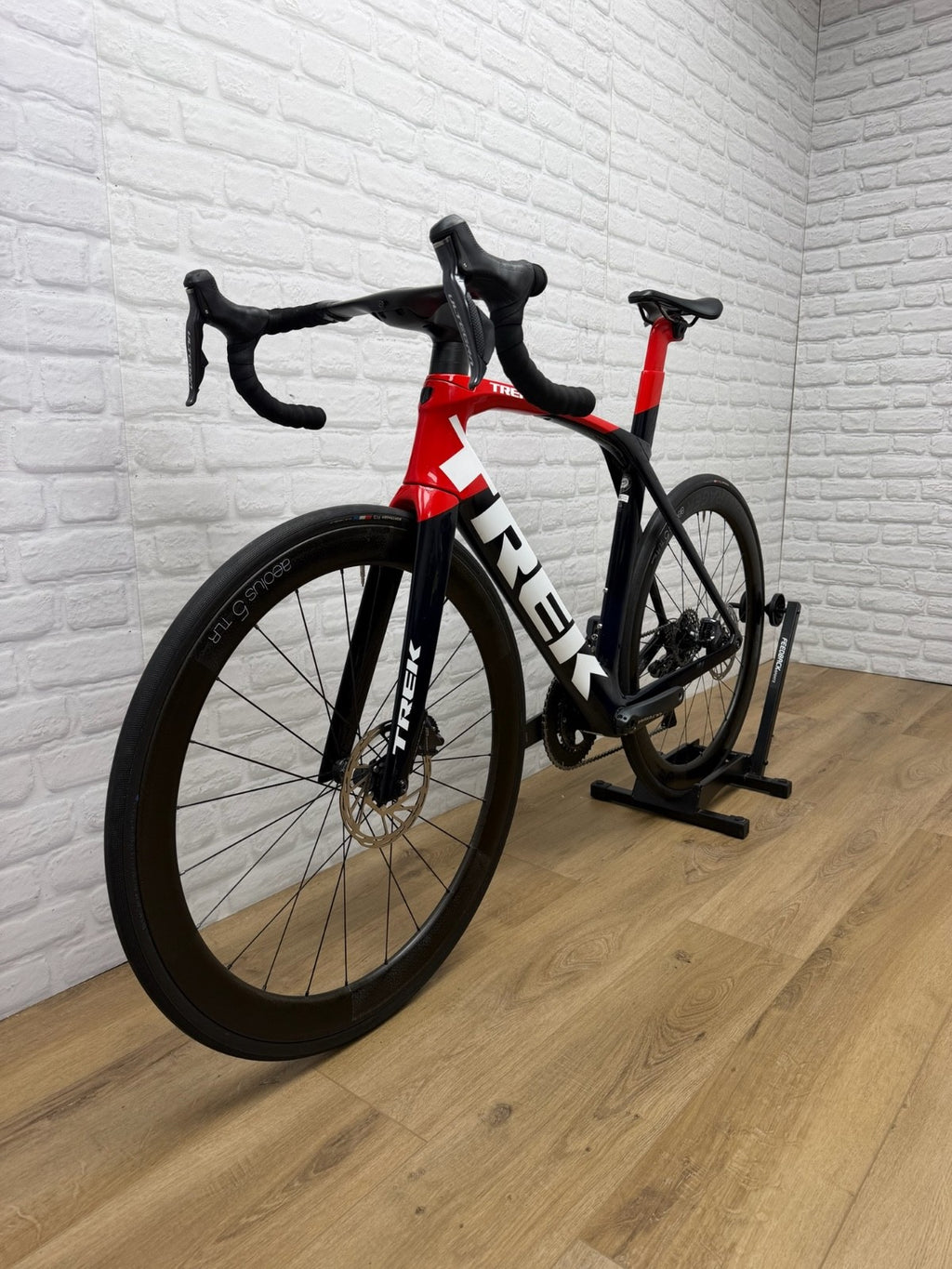 Trek Madone SLR 58cm Project One Team Segafredo Edition