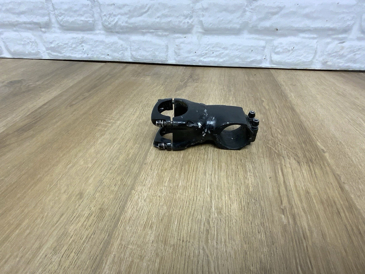 bicycle handlebar stem with a twin-bolt faceplate