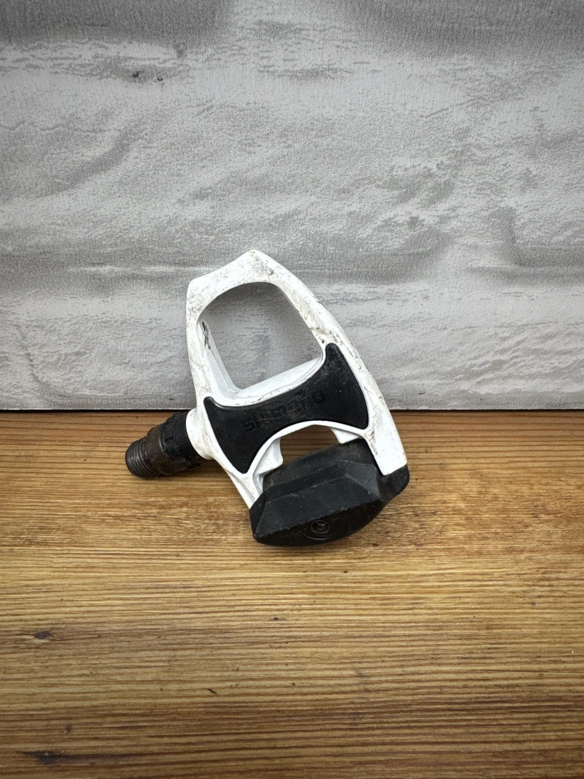 Shimano Light Action PD-R540 RIGHT PEDAL ONLY