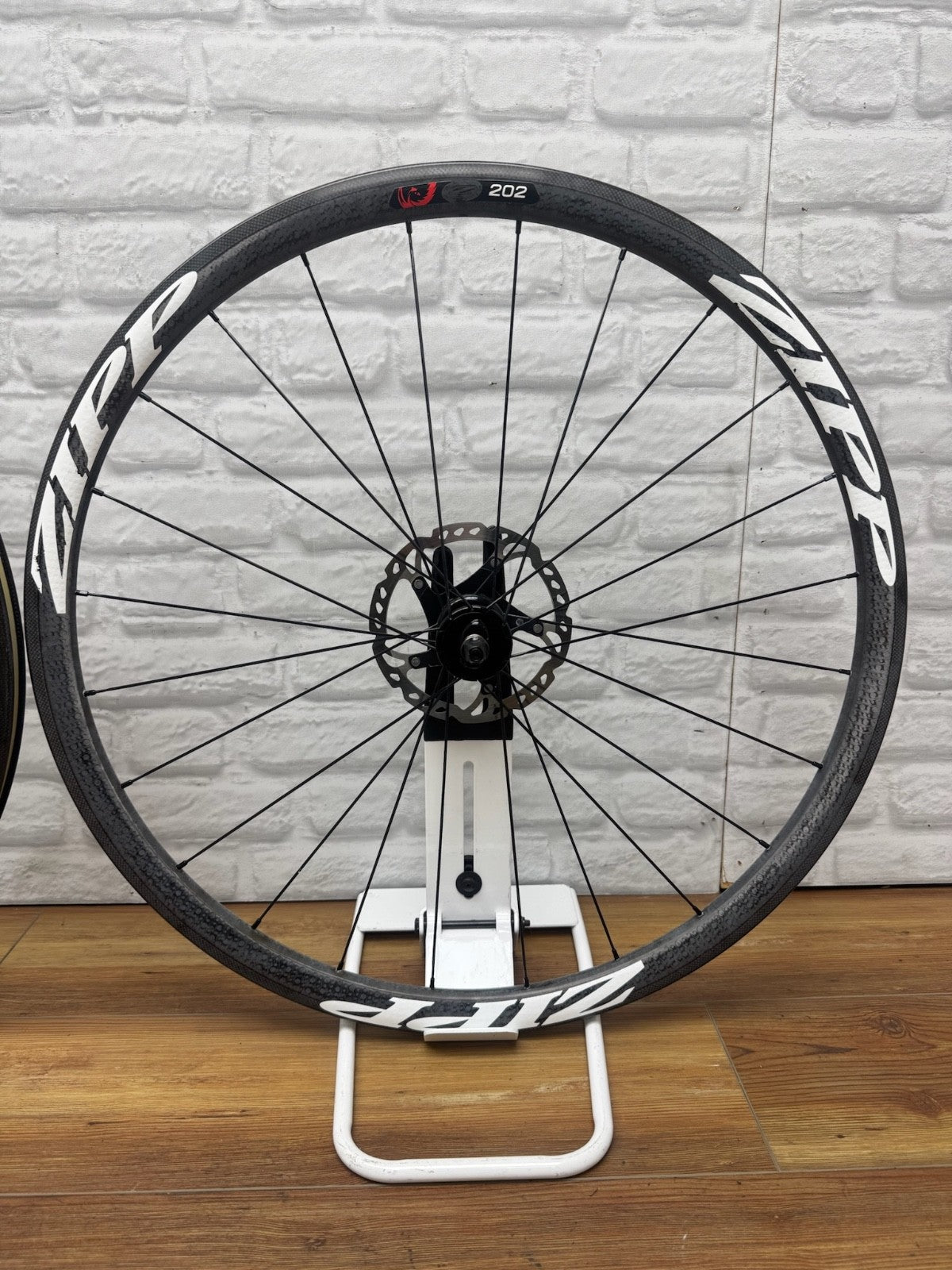 Zipp 202 Firecrest Disc Quick Release Wheelset Clincher with Zipp Travel Bag