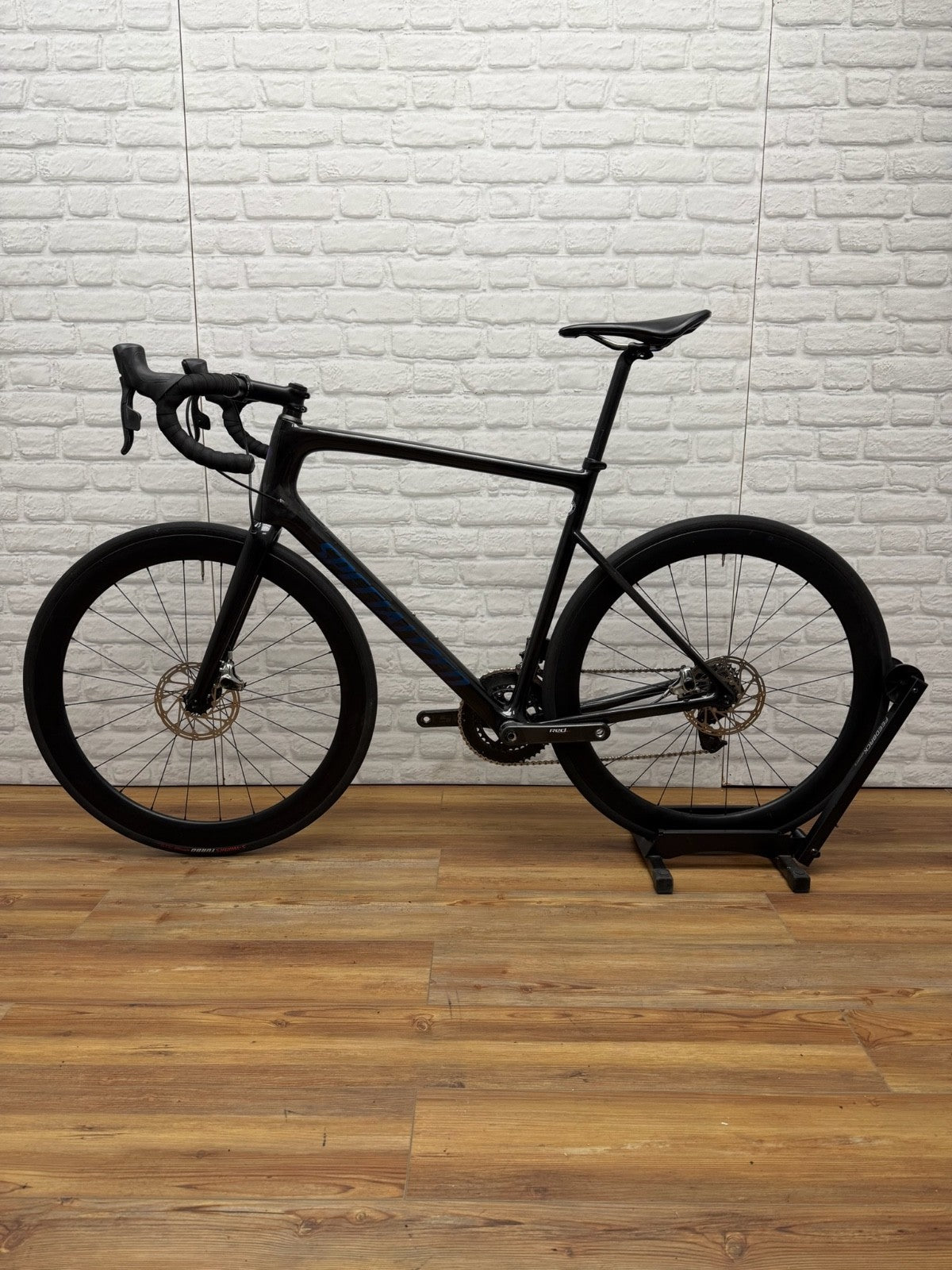 Specialized Tarmac SL6 Disc Sport 58cm eTap Road Bike