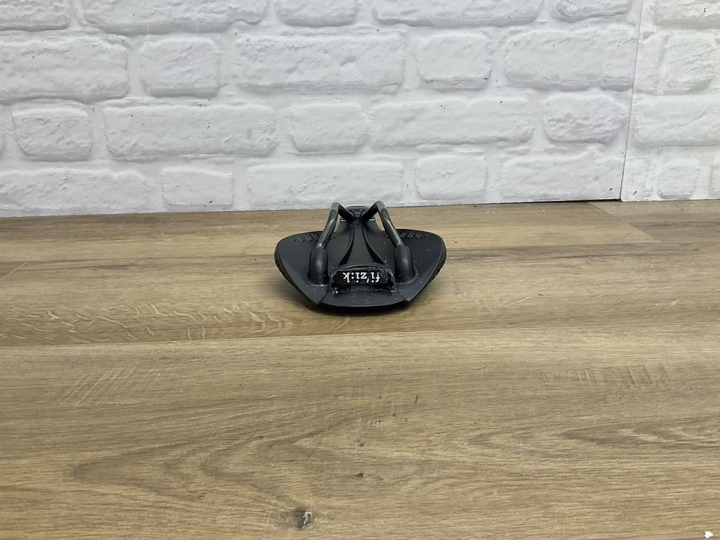 Fizik Versus Evo Adaptive Carbon Rail 139