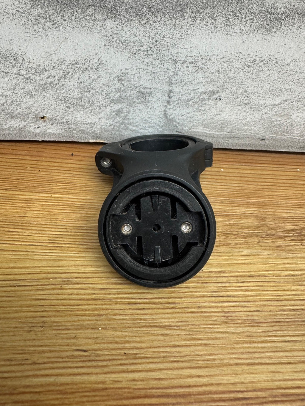 Garmin Varia Seat-Post Mount – Quarter Turn Rear Bike Radar & Light Attachment