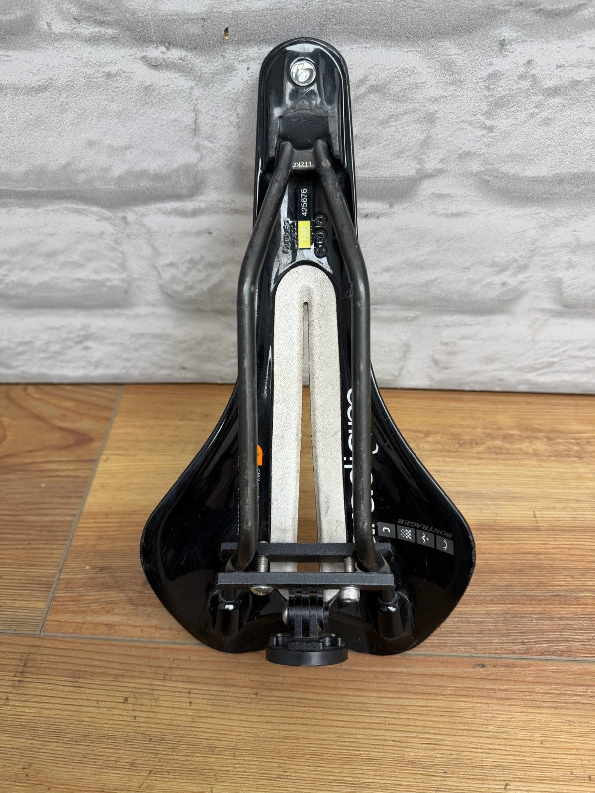 138mm Bontrager Paradigm XXX Carbon Rail Road Saddle With Light Mount