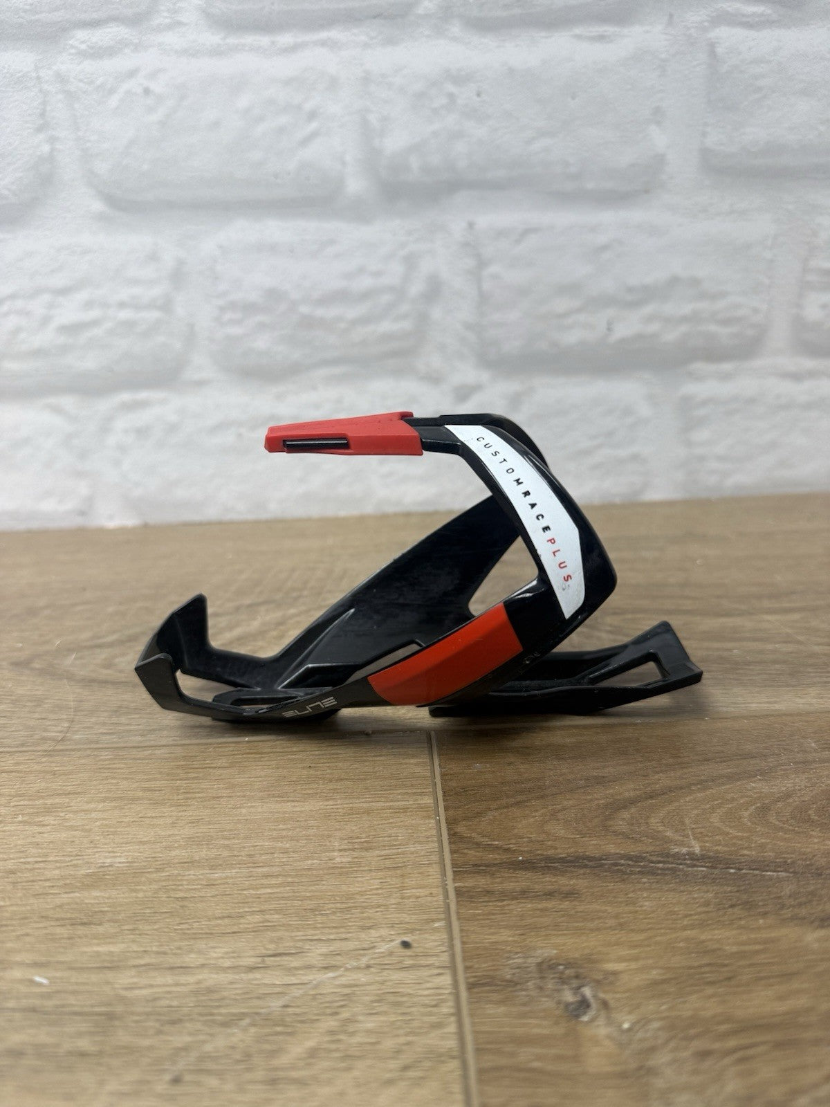 Elite Custom Race Plus bottle cage