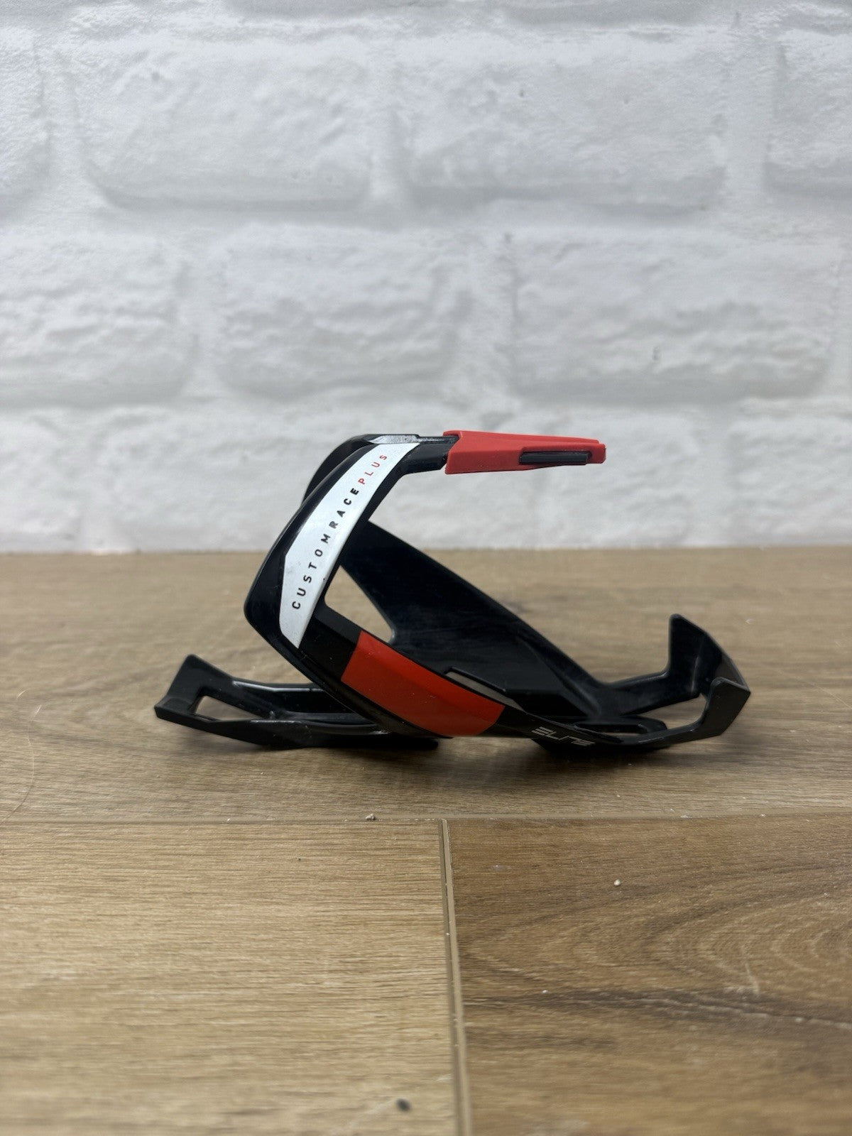 Elite Custom Race Plus bottle cage