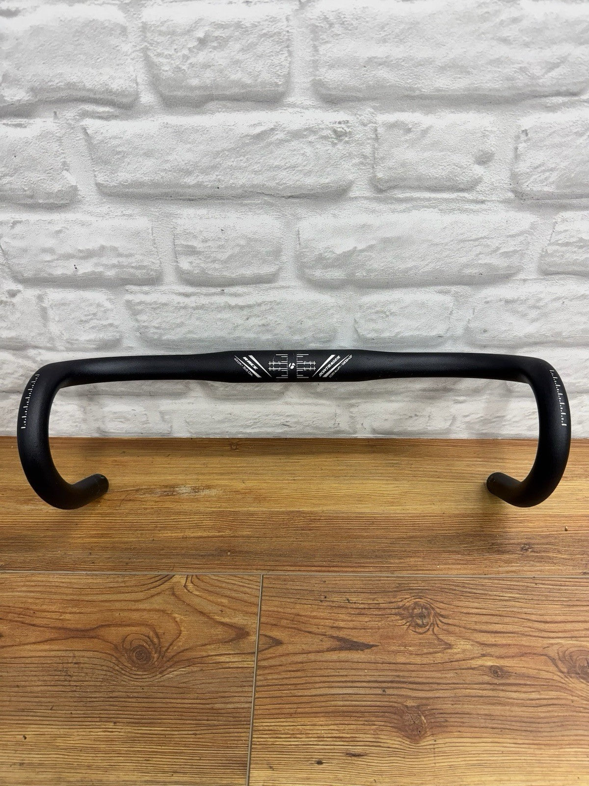 Bontrager VR-C Race Handlebar ø31.8 x 42cm Aluminum Drop Bar