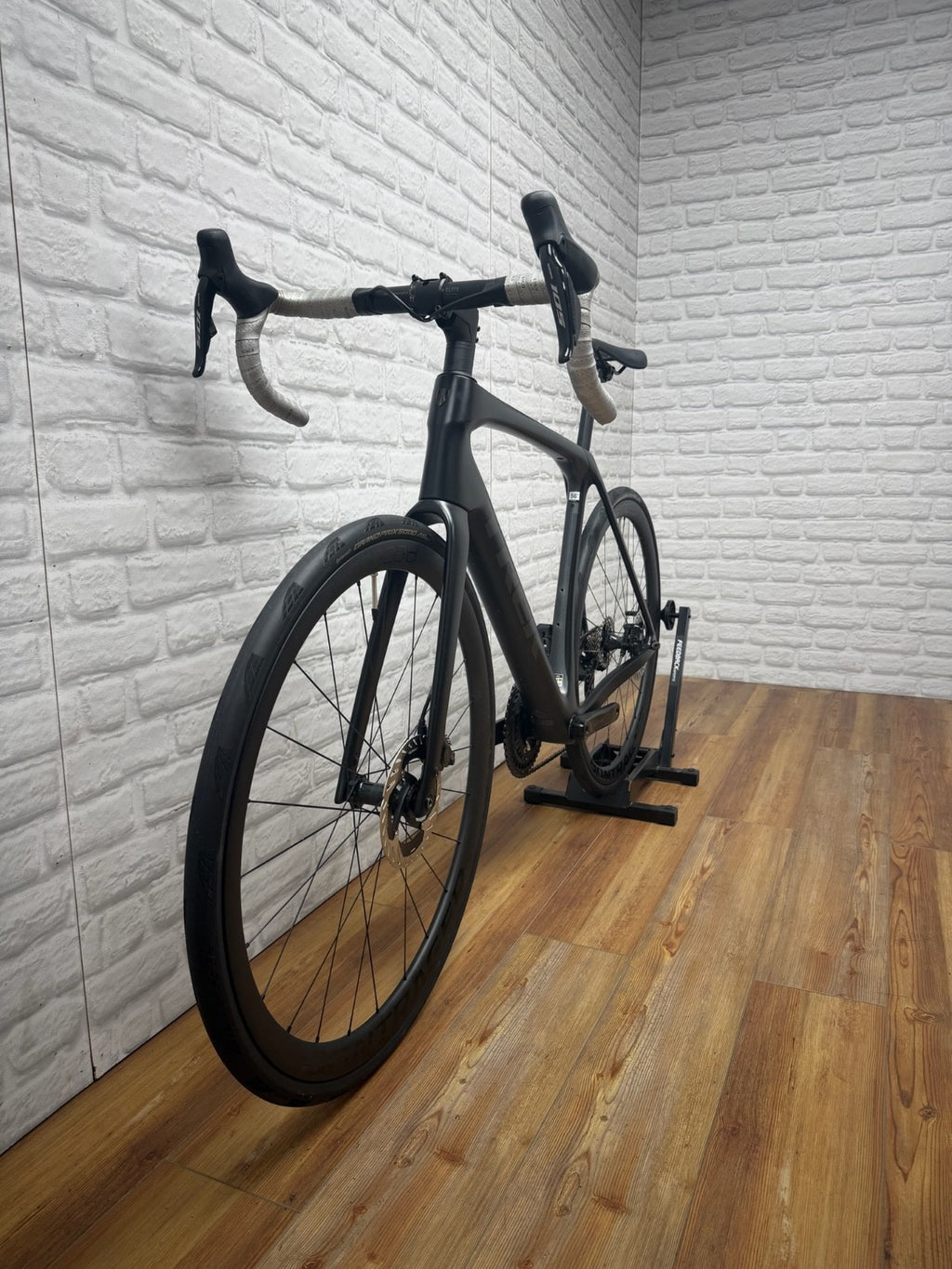 Trek Domane Gen 4 2024 56cm Di2 Disc Road Bike