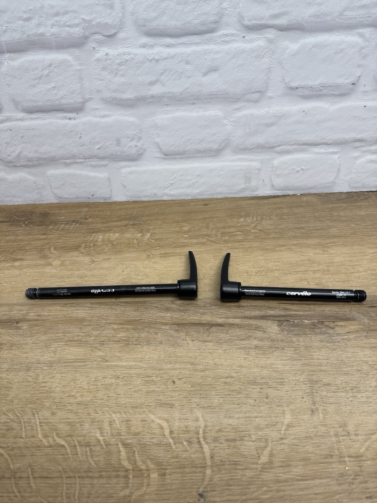 Cervelo Aero Thru-Axles with integrated indexed Levers 