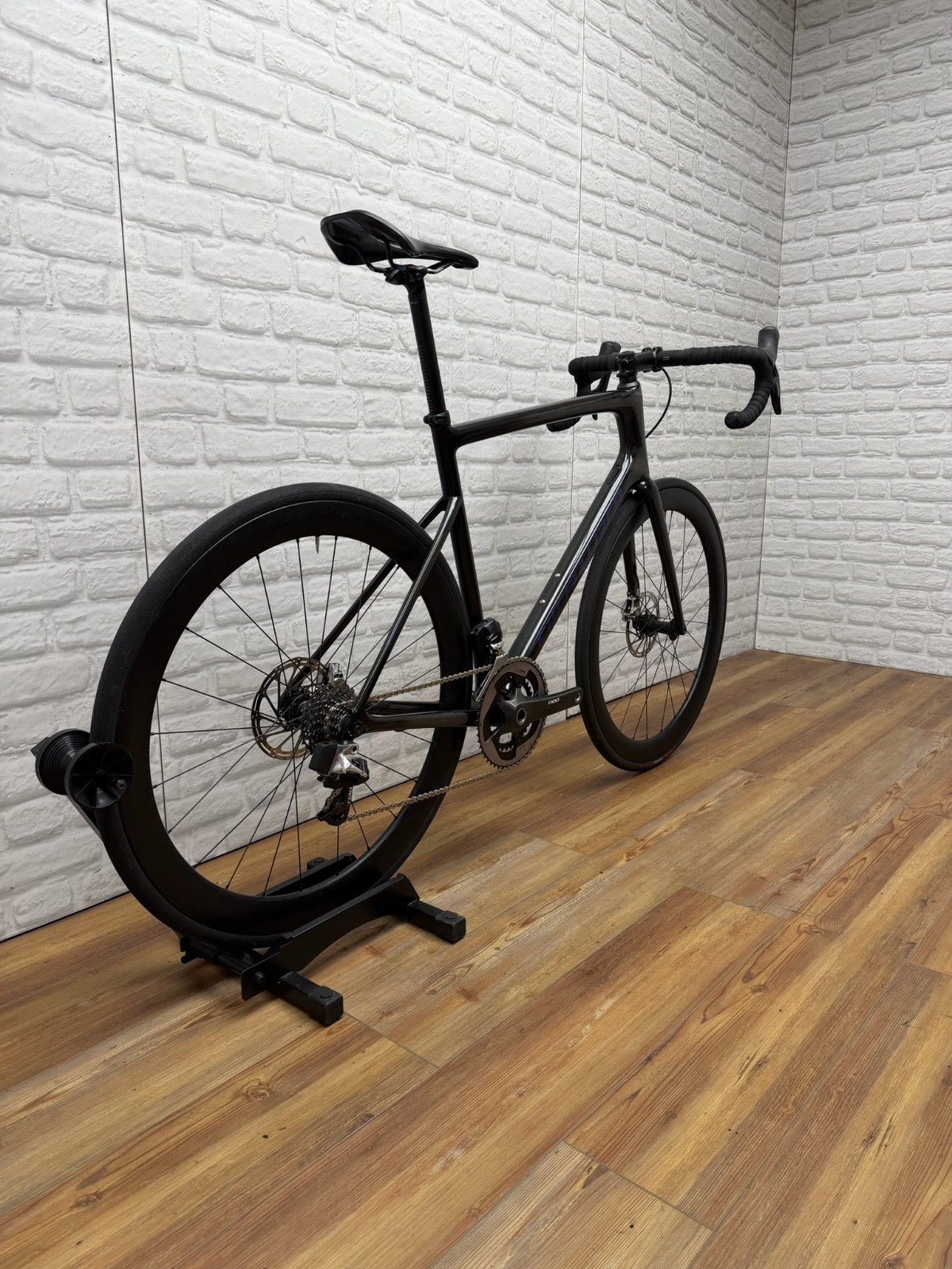 Specialized Tarmac SL6 Disc Sport 58cm eTap Road Bike