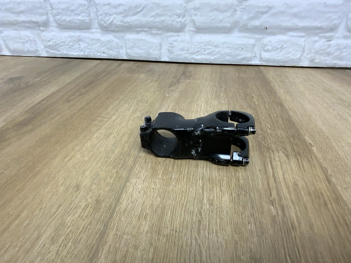 bicycle handlebar stem with a twin-bolt faceplate