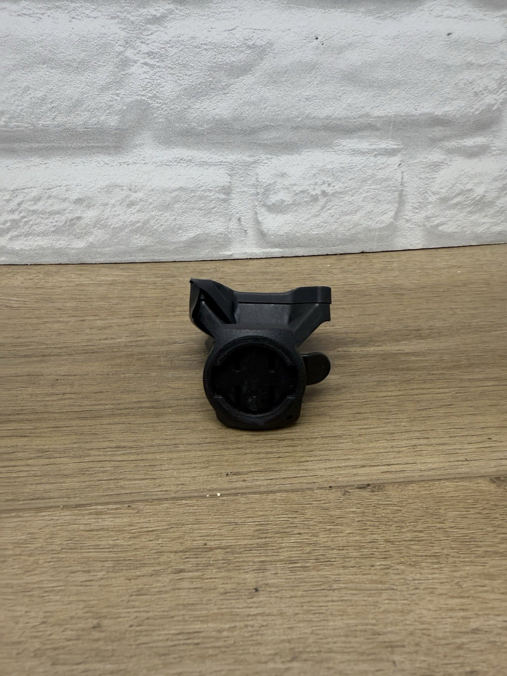 Integrated handlebar bike computer mount 