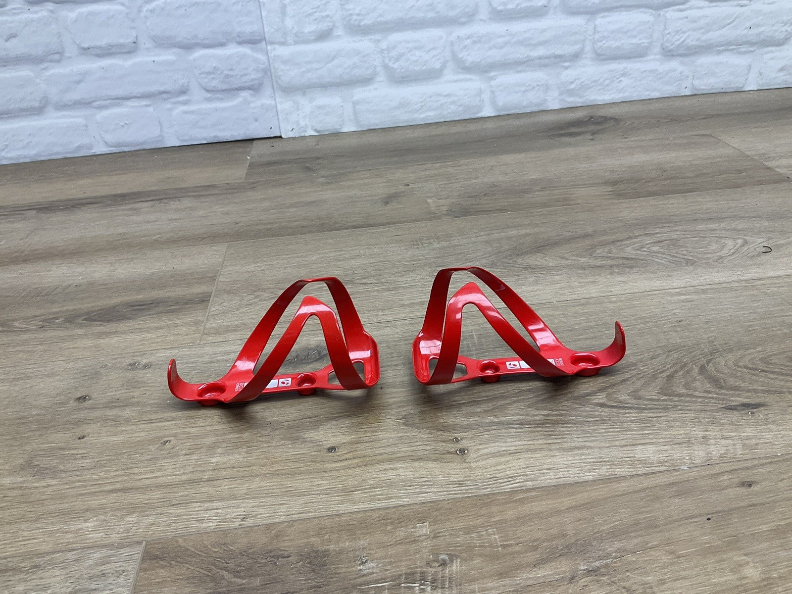 Bontrager Pro Oclv Carbon Fiber Water Bottle Cages Pair Glossy Red