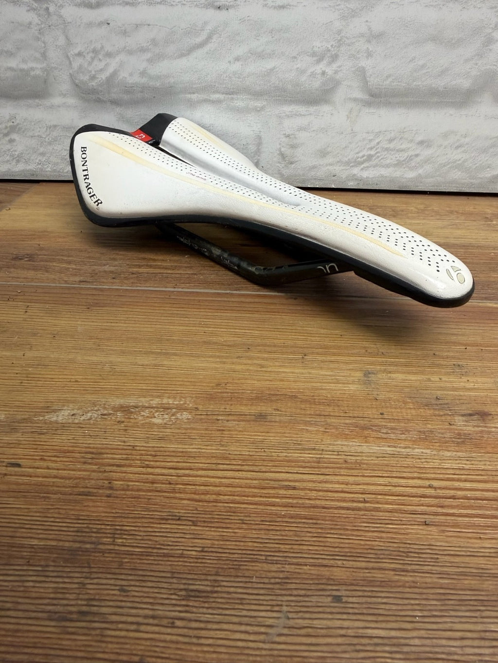 138mm Bontrager Paradigm XXX Carbon Rail Road Saddle With Light Mount
