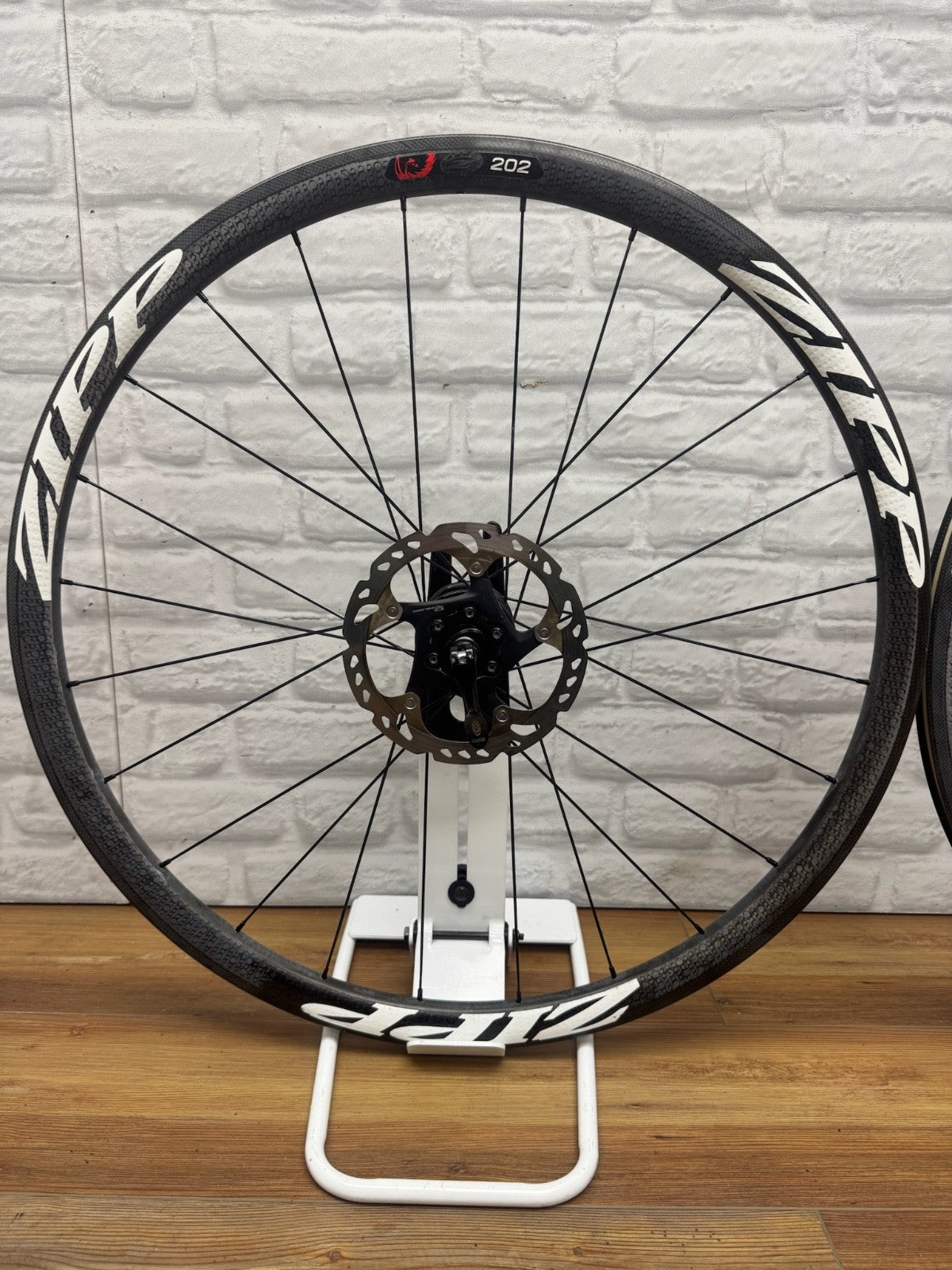 Zipp 202 Firecrest Disc Quick Release Wheelset Clincher with Zipp Travel Bag
