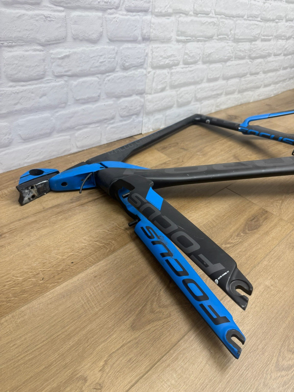Focus Izalco Chrono Frame Set DAMAGED 
