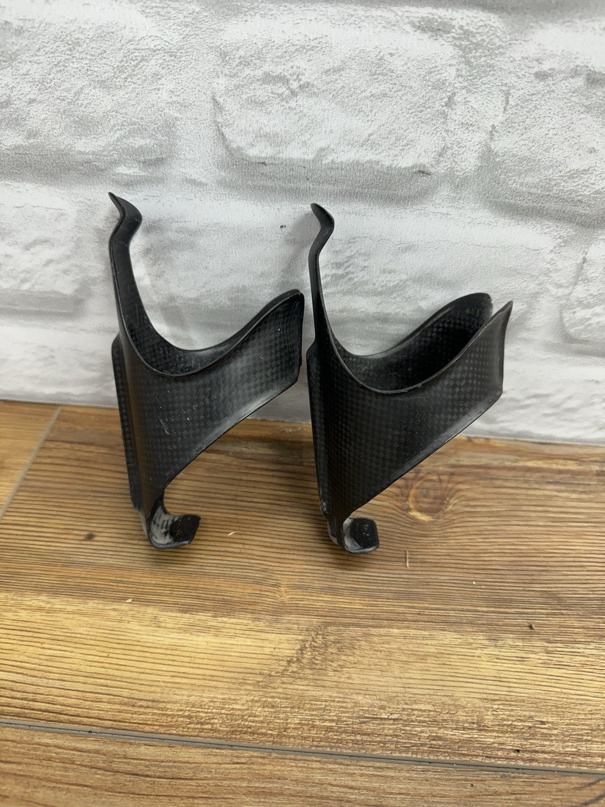 Arundel Carbon Bottle Cage Set