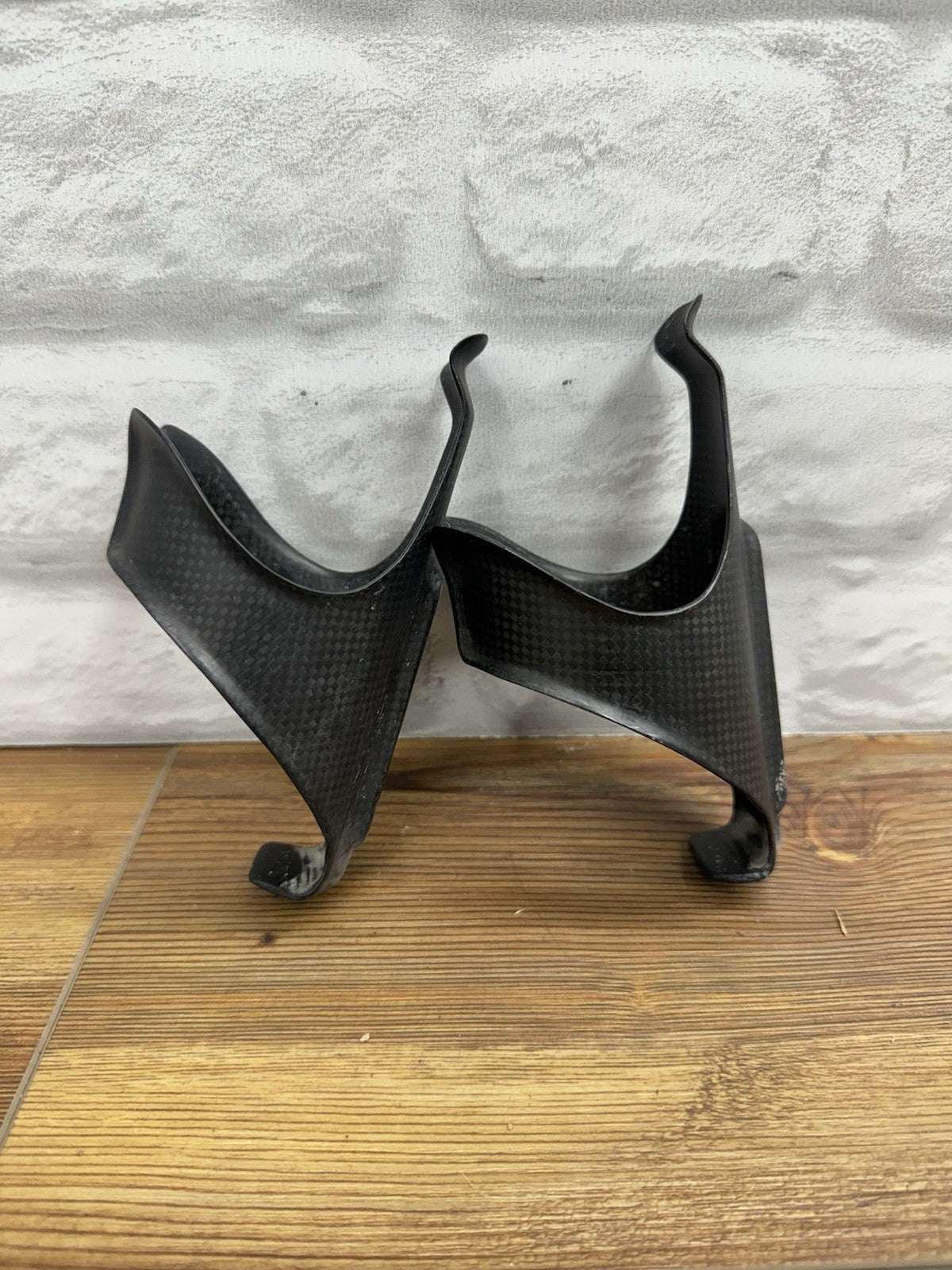 Arundel Carbon Bottle Cage Set