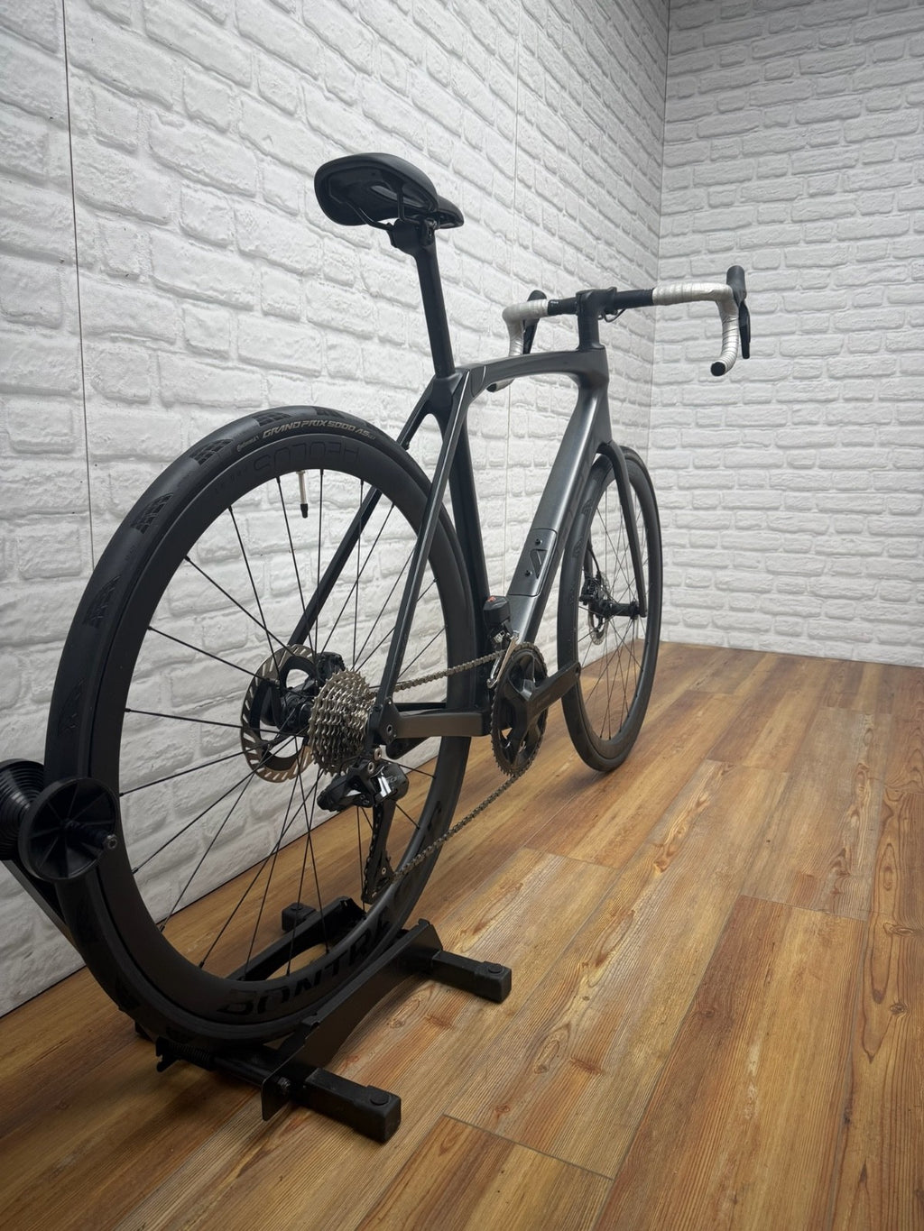 Trek Domane Gen 4 2024 56cm Di2 Disc Road Bike