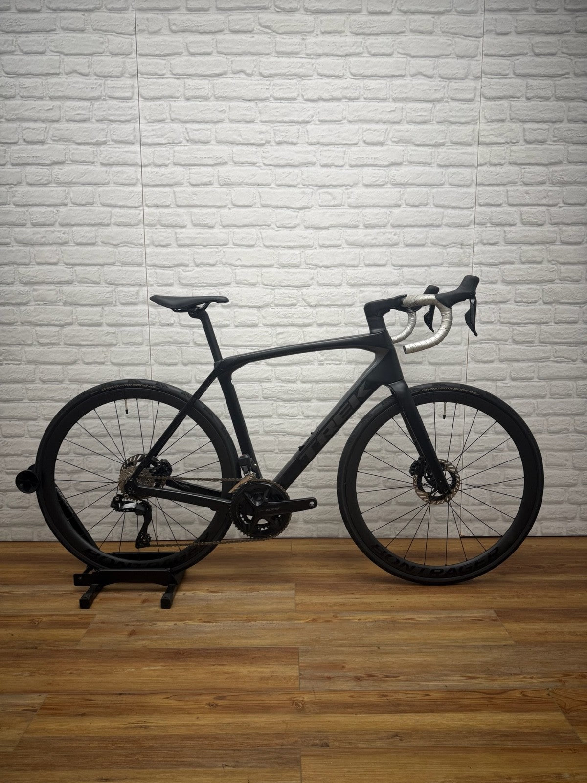 Trek Domane Gen 4 2024 56cm Di2 Disc Road Bike